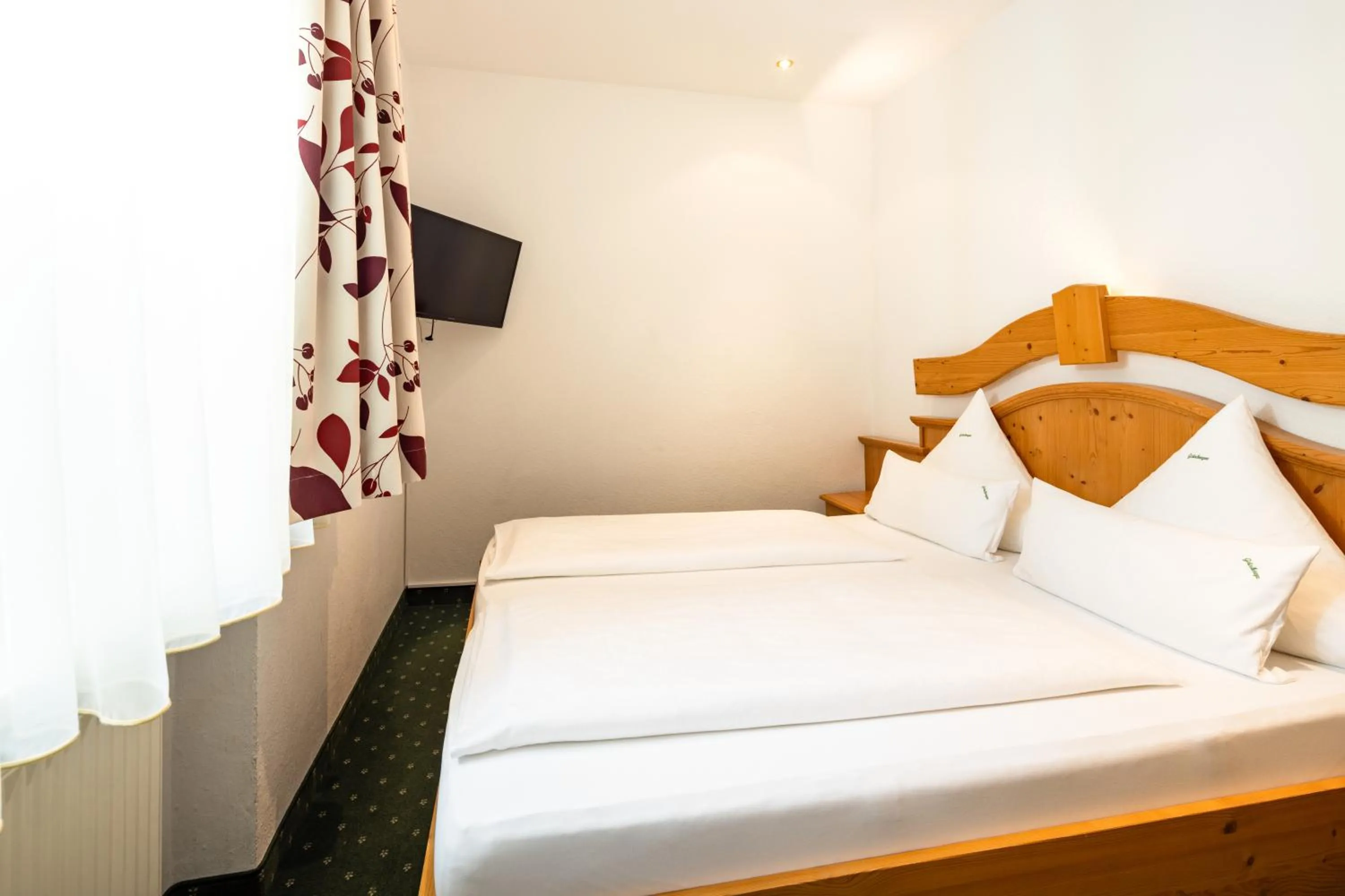 Photo of the whole room, Bed in Hotel Gruenberger