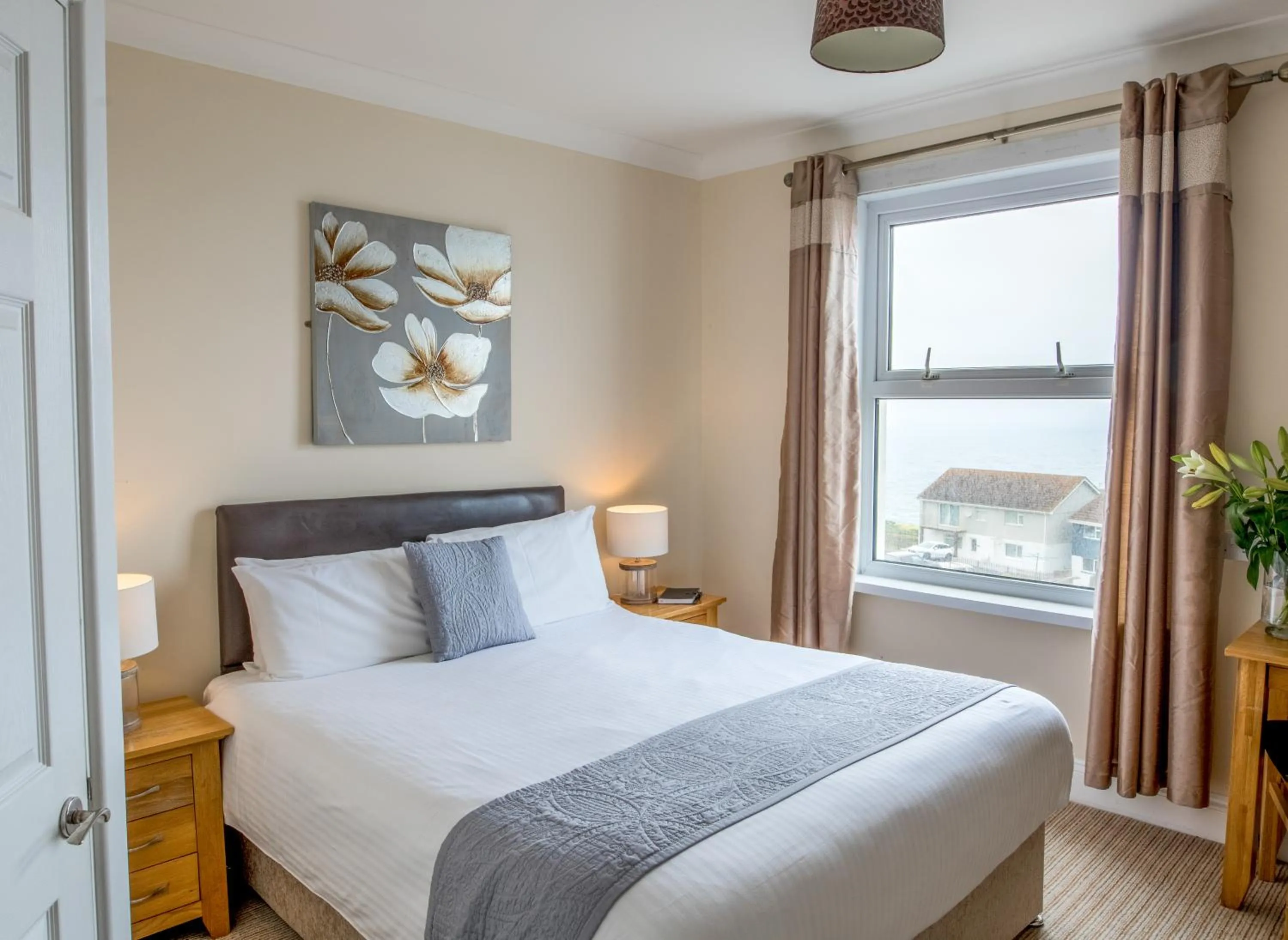 Bedroom, Bed in Pentire Newquay Cornwall Hotel