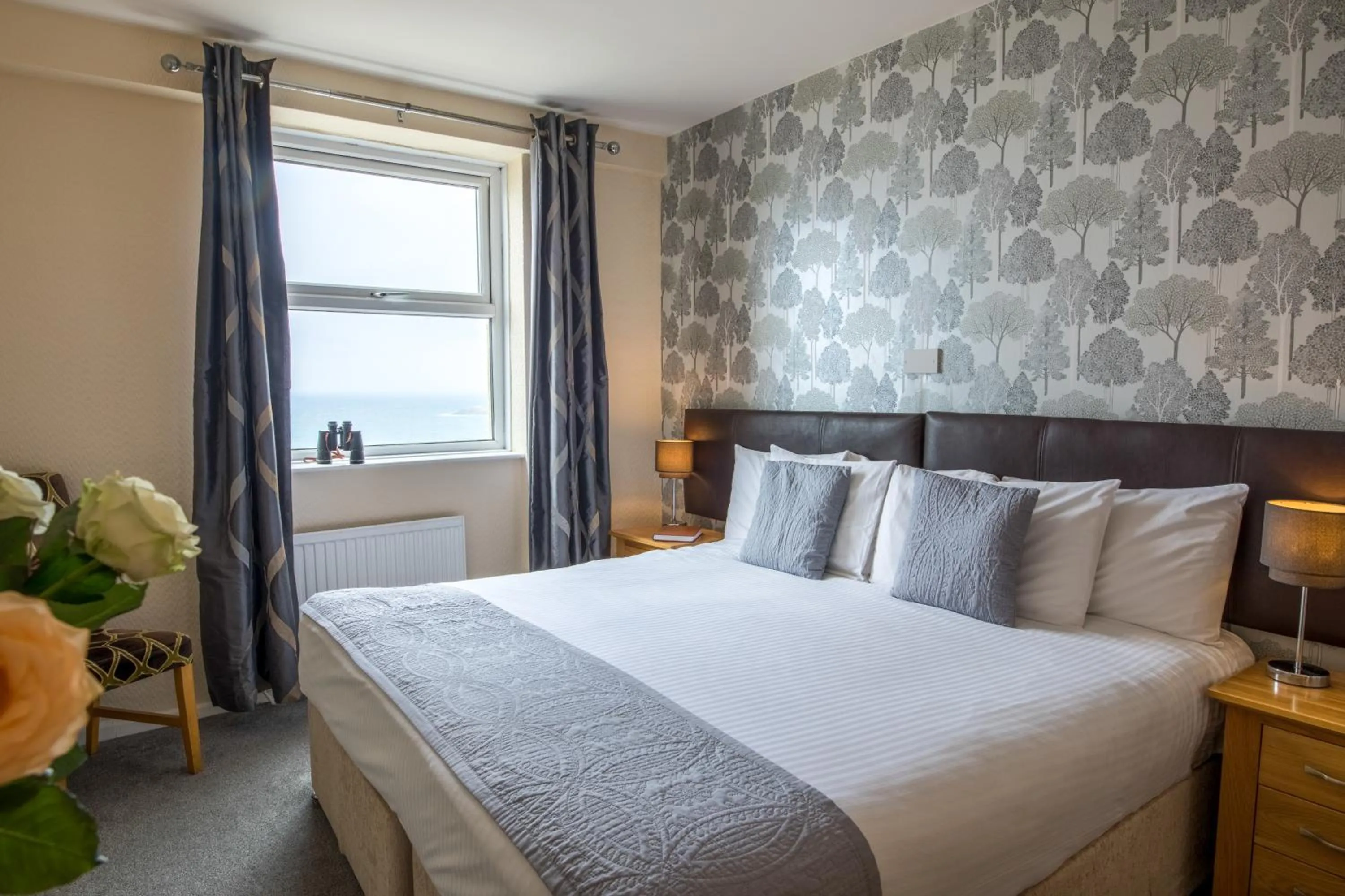 Bedroom, Bed in Pentire Newquay Cornwall Hotel