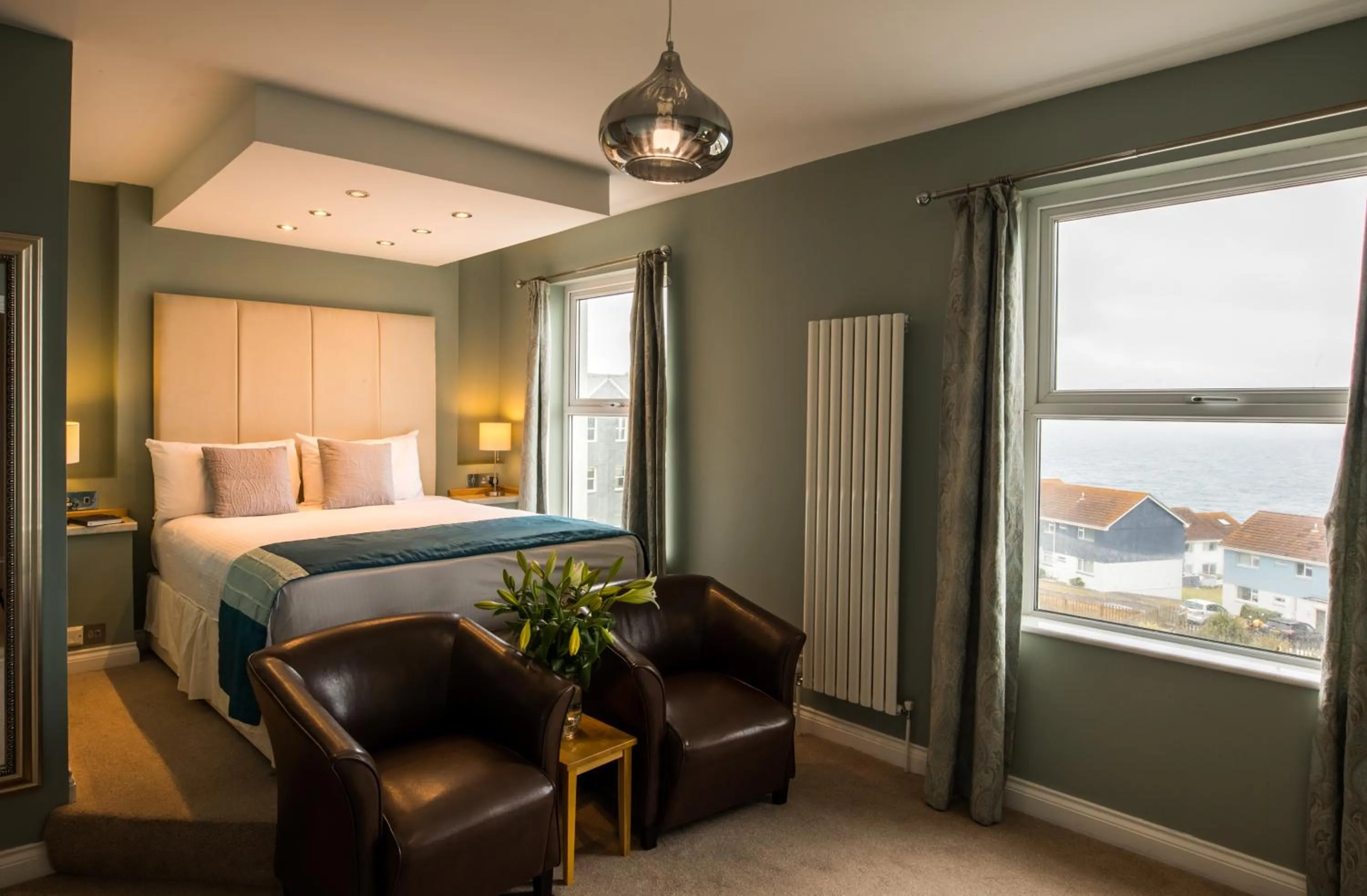 Living room, Bed in Pentire Newquay Cornwall Hotel