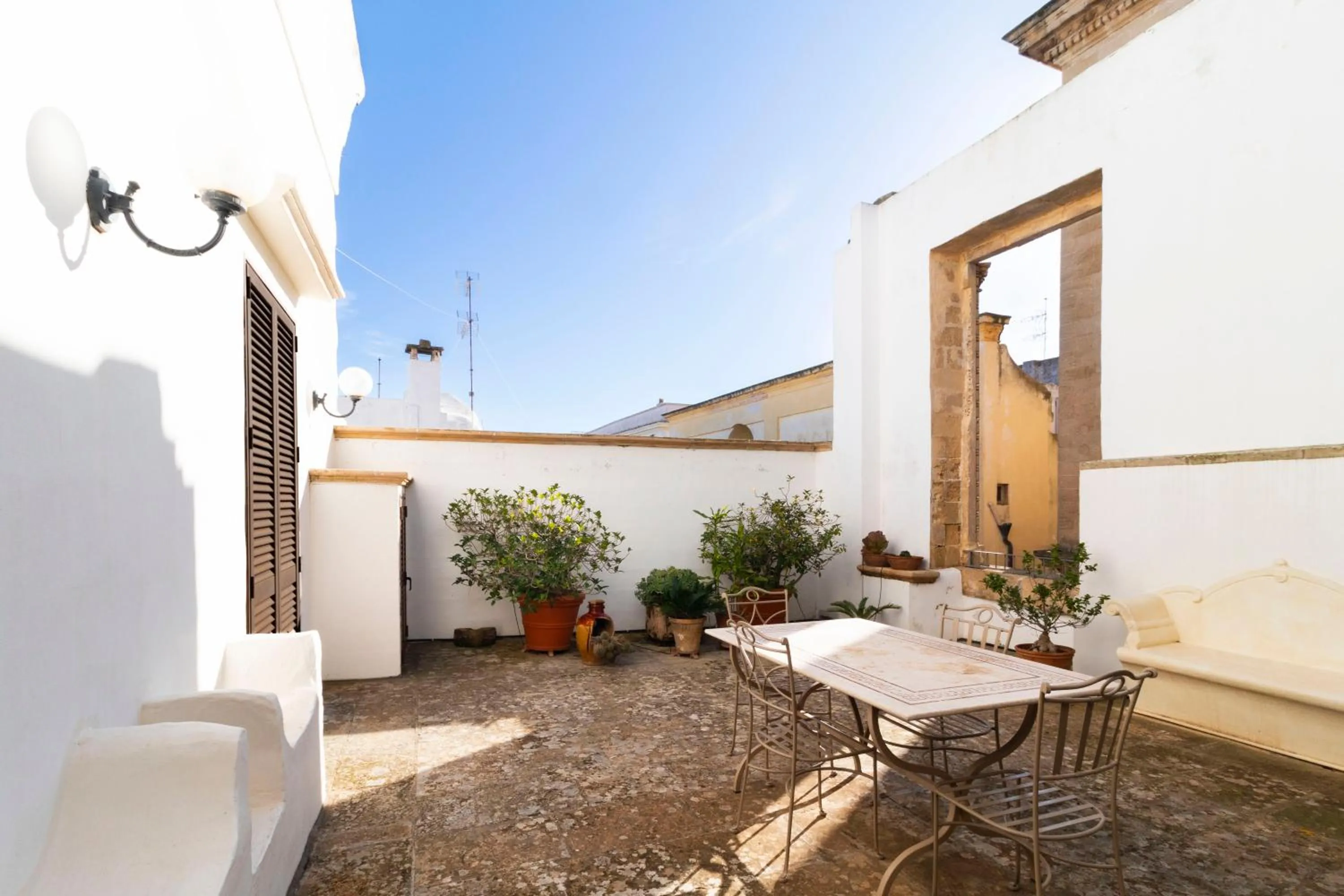 Property building in Palazzo Insula