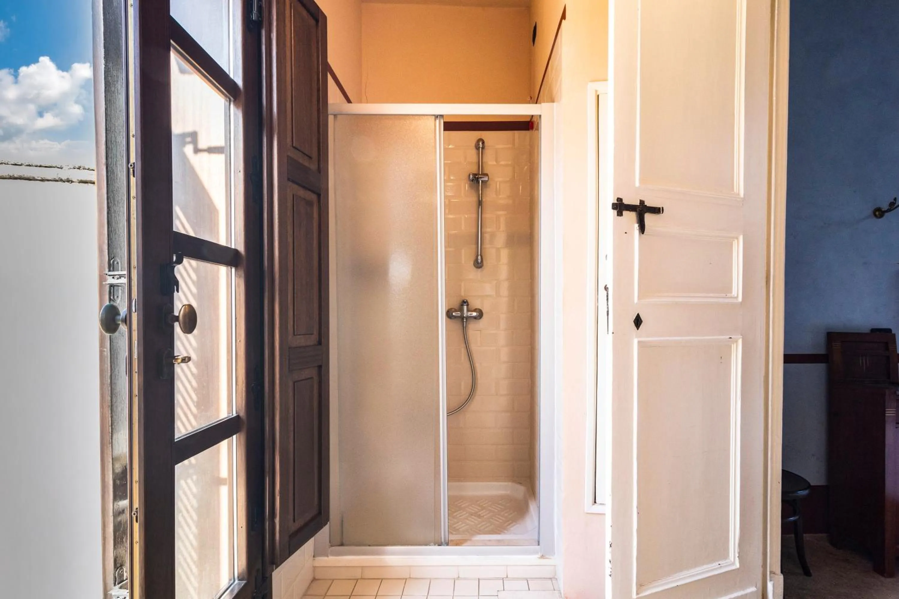 Shower in Palazzo Insula