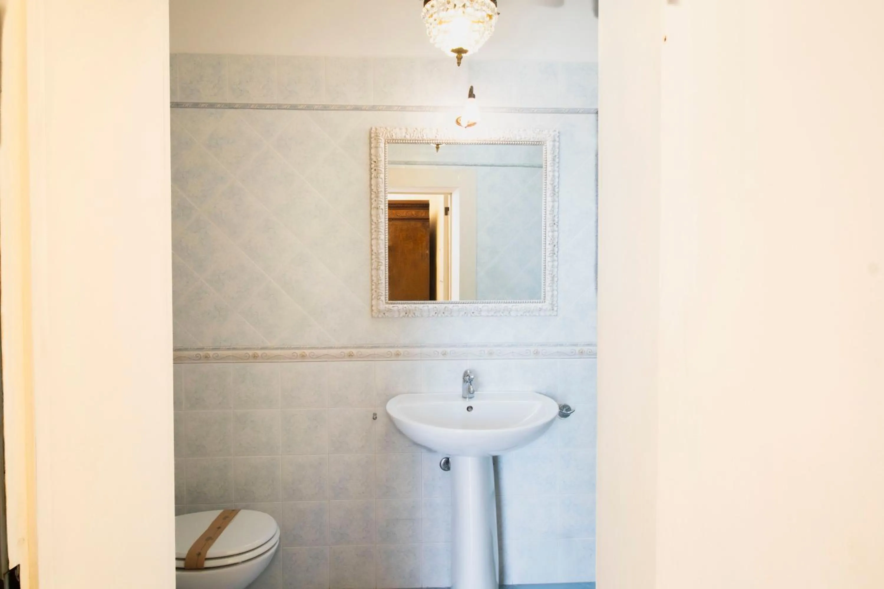 Shower in Palazzo Insula