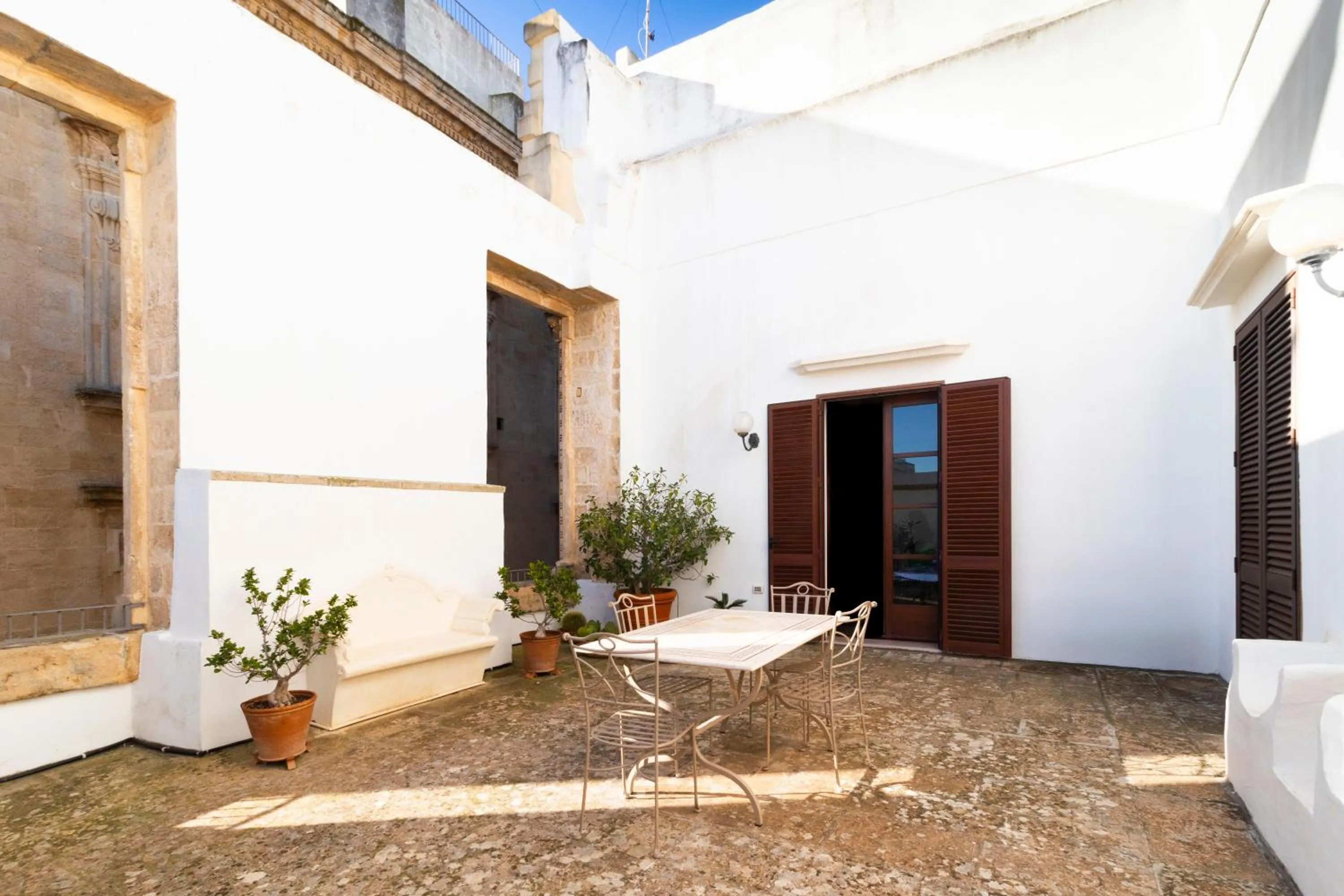 Property building in Palazzo Insula