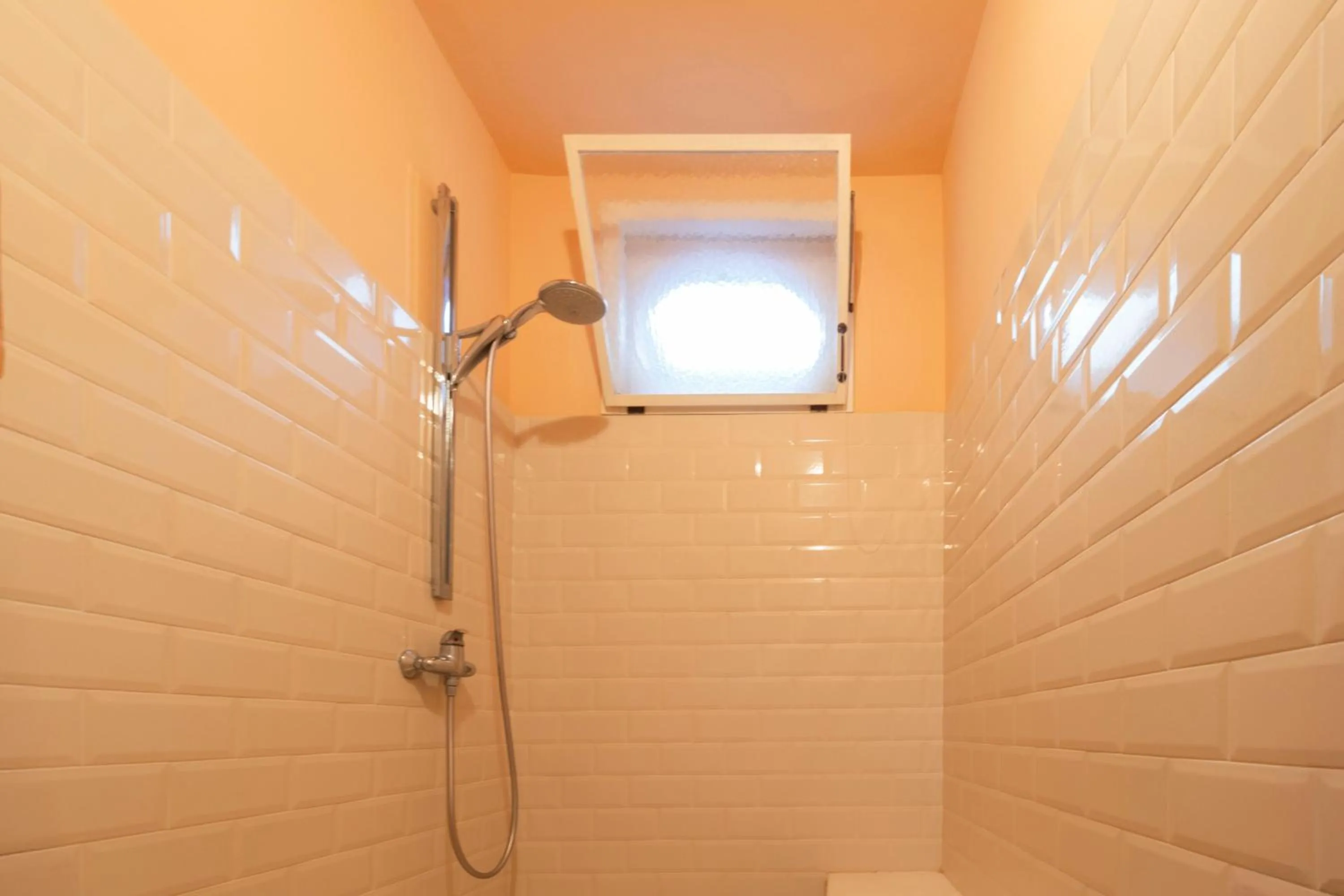 Shower in Palazzo Insula