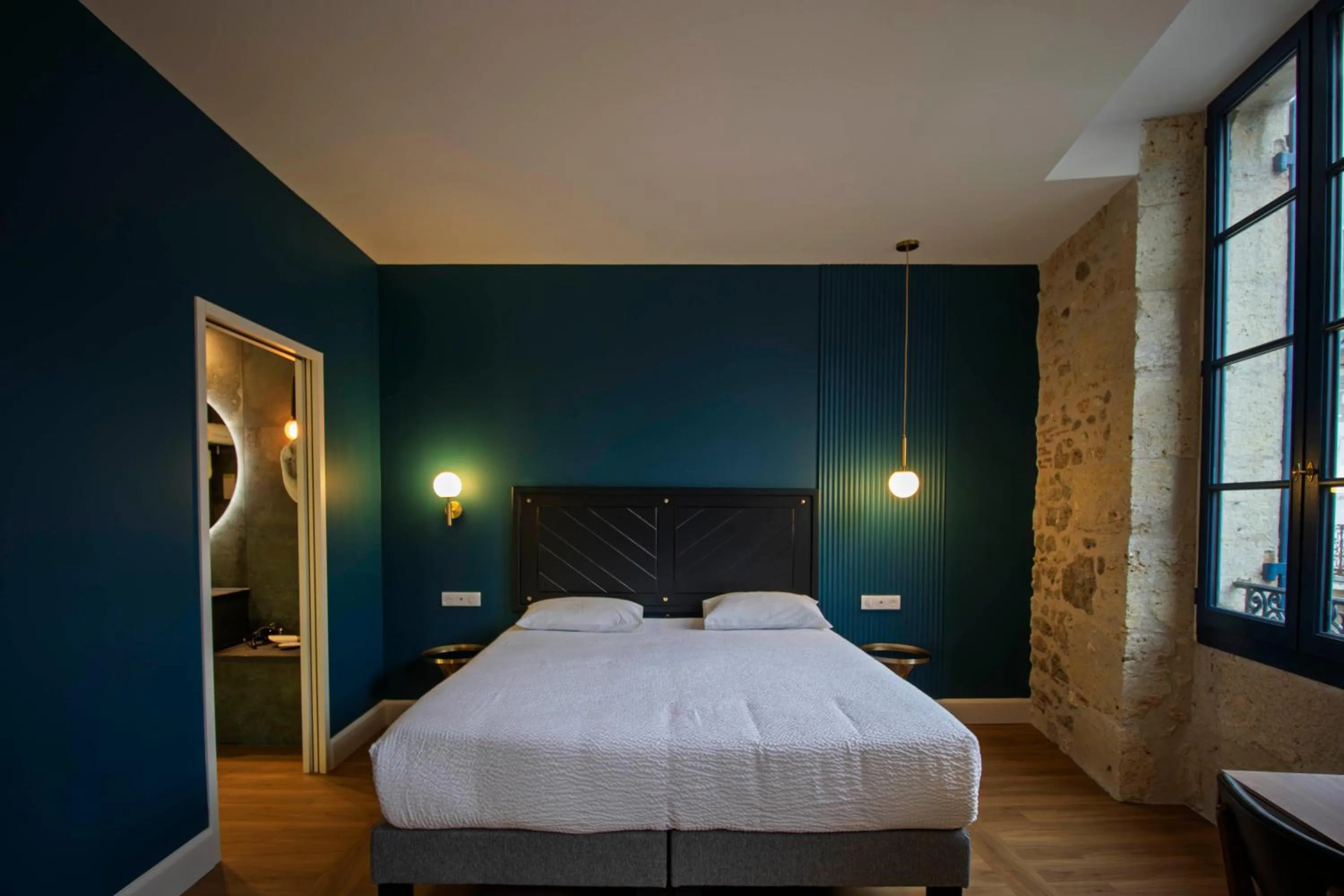 Bed in Hôtel Henri IV