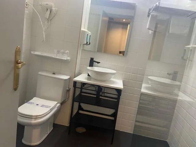 Bathroom in Miralcampo