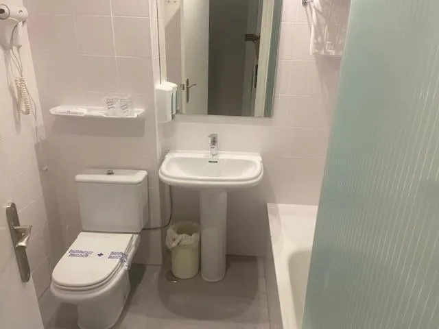 Bathroom in Miralcampo