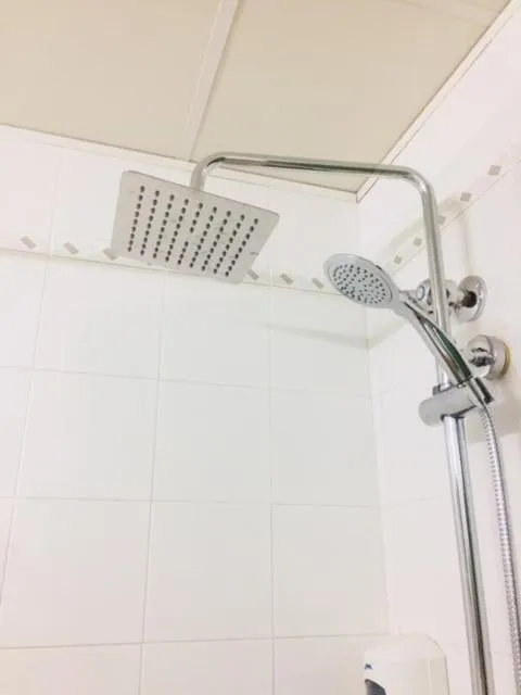 Shower in Miralcampo