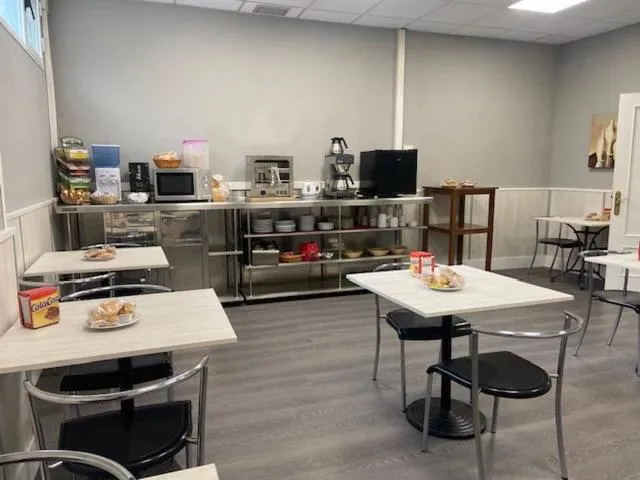 Buffet breakfast in Miralcampo