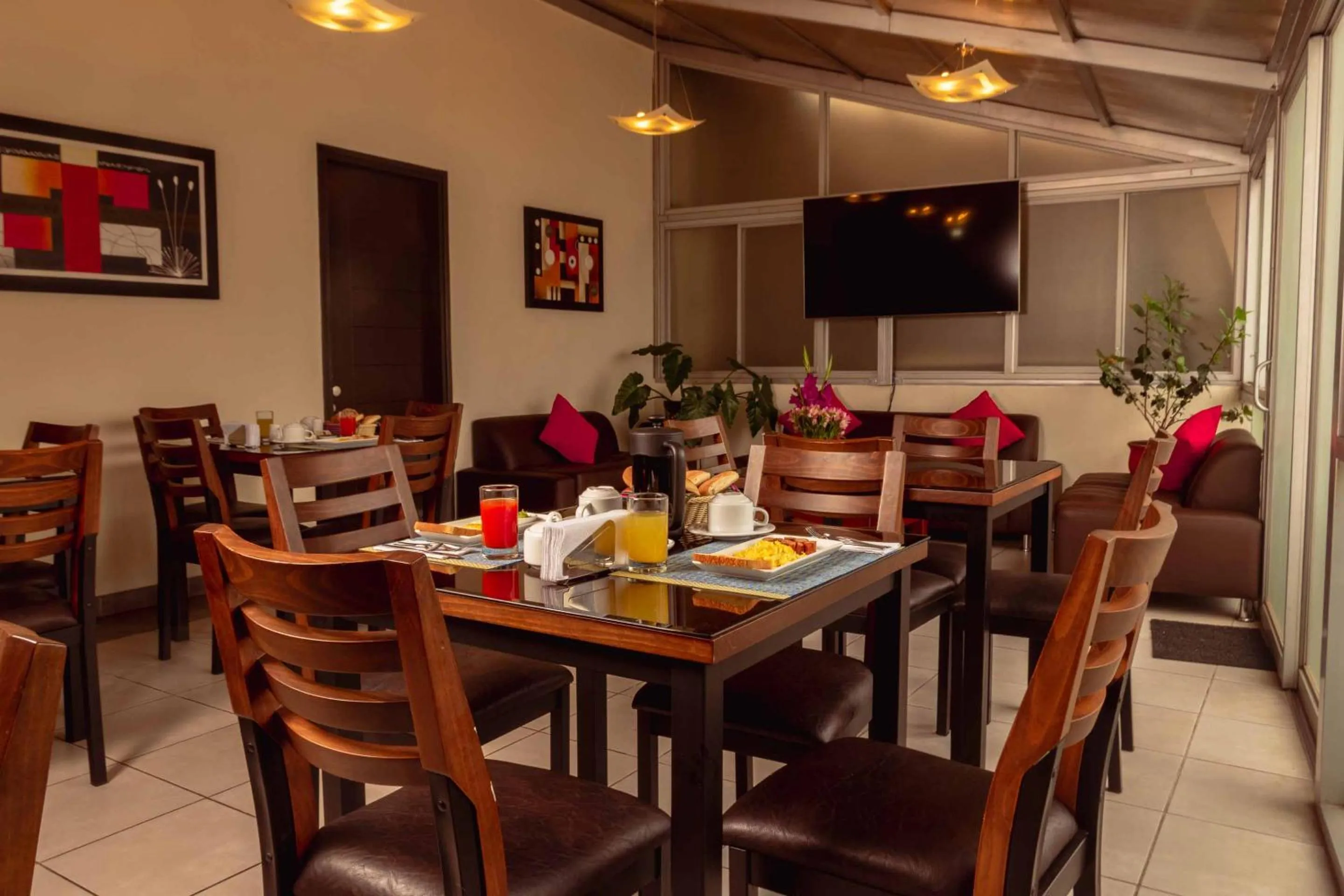 Restaurant/places to eat in Group House Apart Hotel