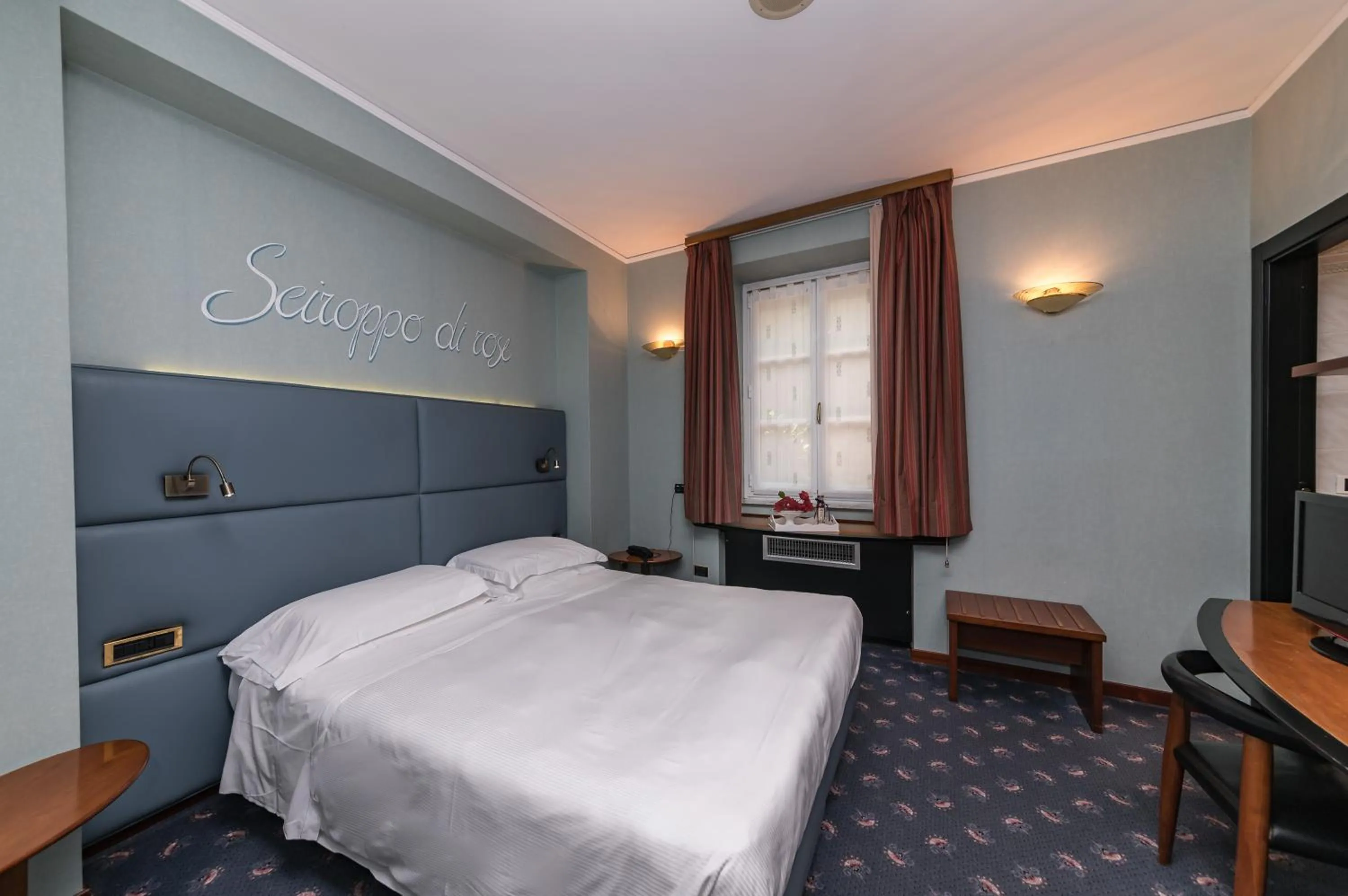 Photo of the whole room, Bed in Manuelina Taste Hotel