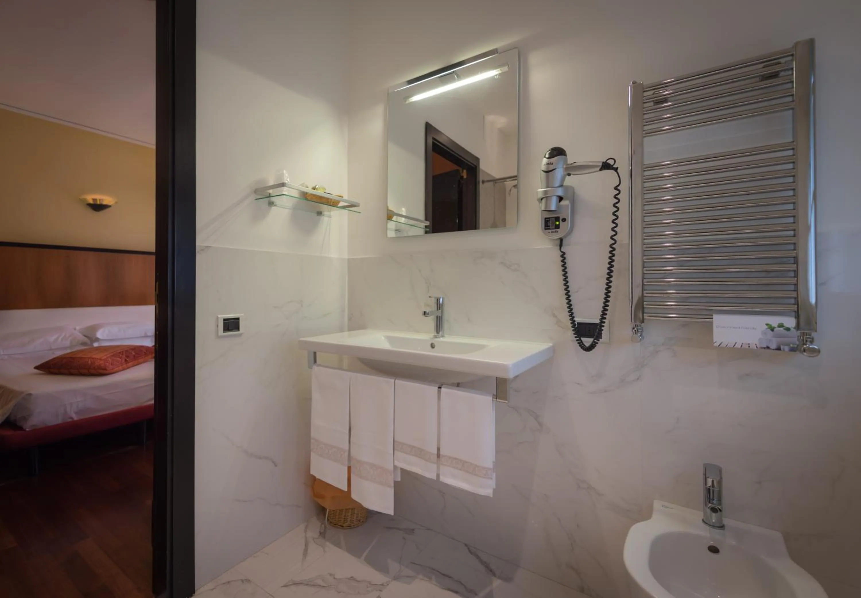 Bathroom, Bed in Manuelina Taste Hotel