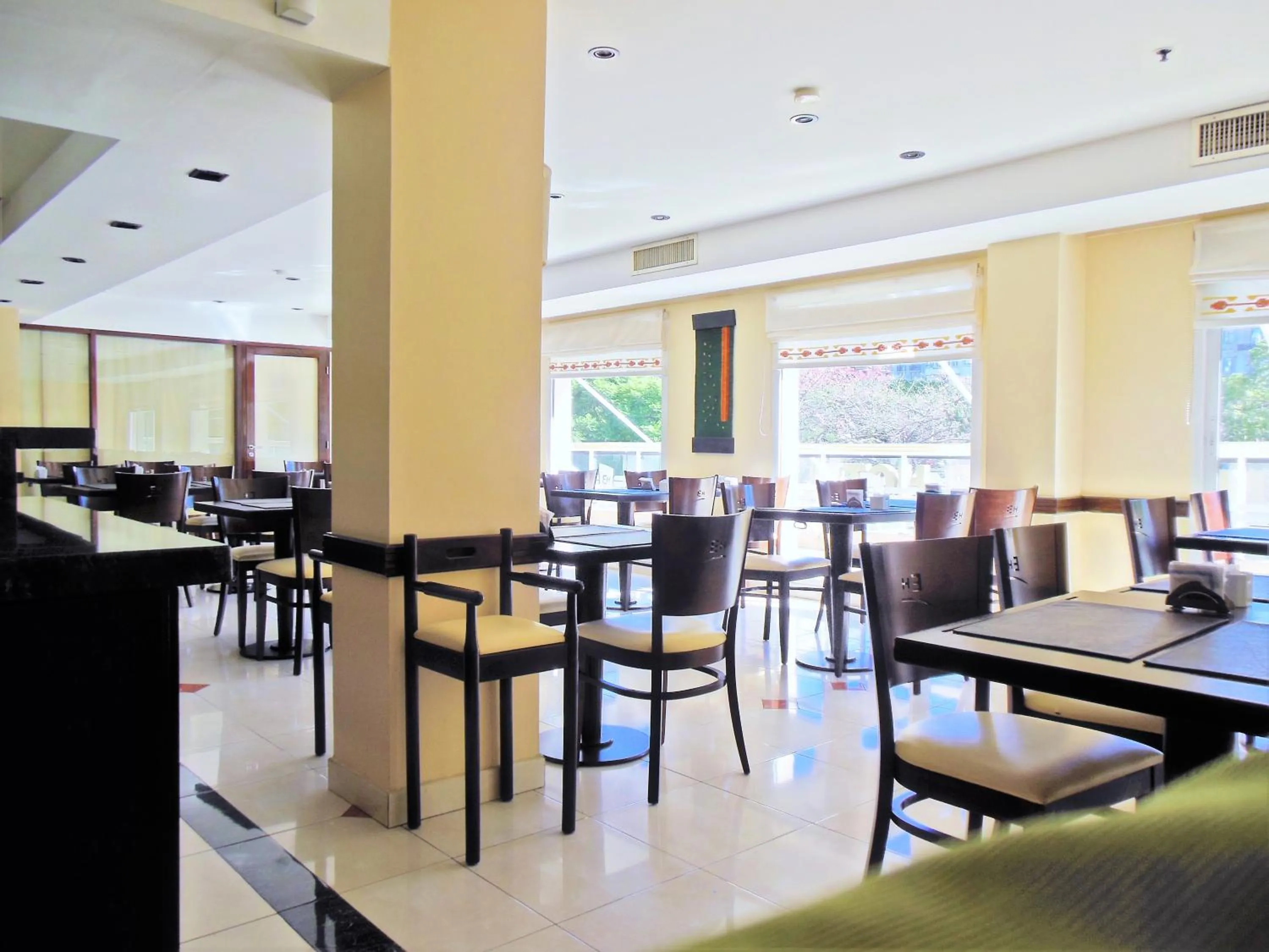 Restaurant/places to eat in Embajador Hotel