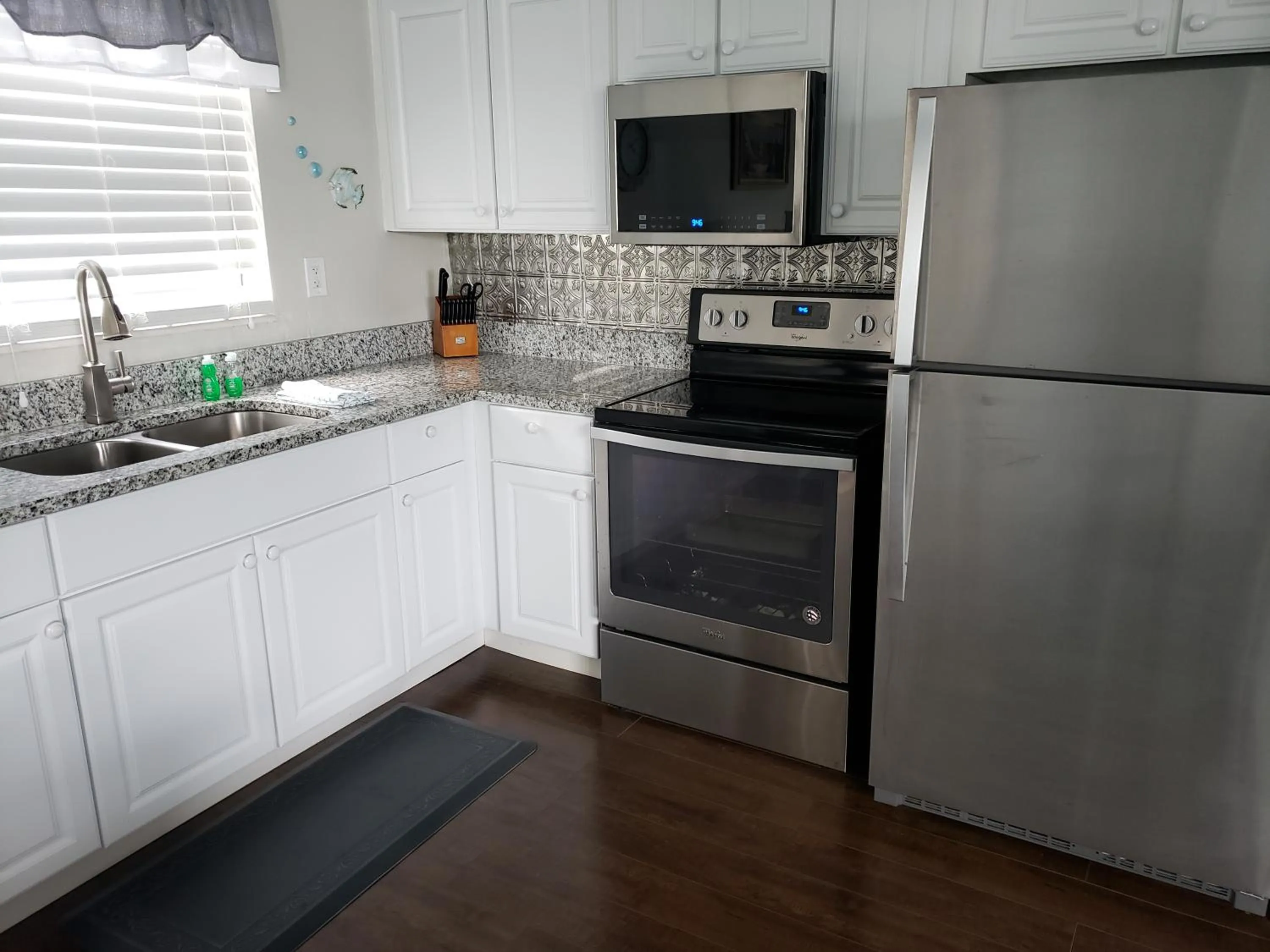 Kitchen or kitchenette in Ashley Brooke Beach Resort