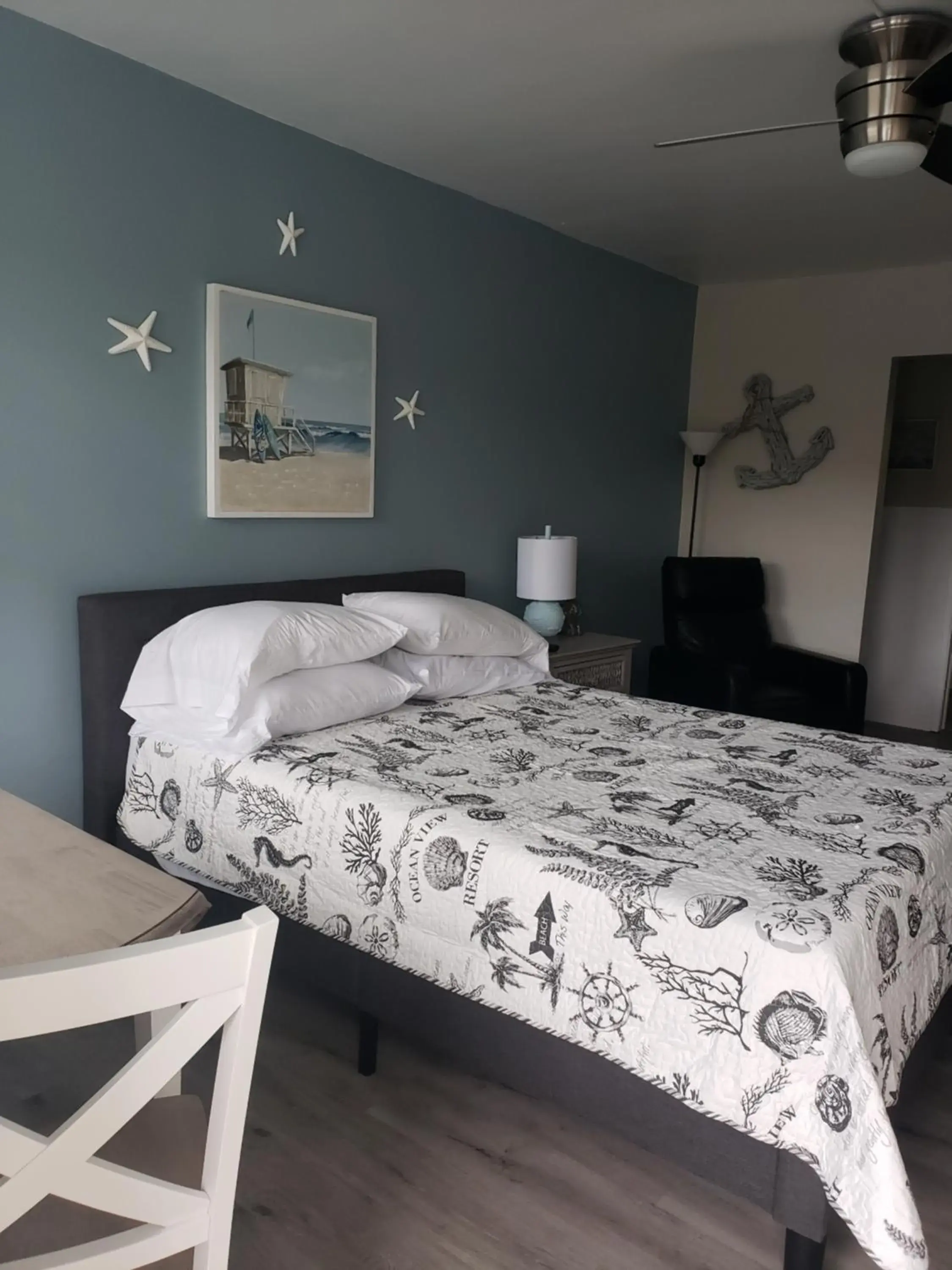 Standard Queen Room in Ashley Brooke Beach Resort Standard Queen Room in Ashley Brooke Beach Resort