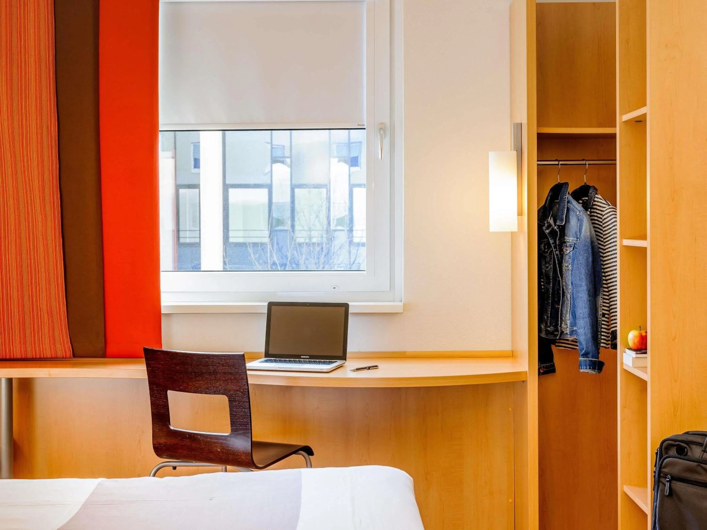 Bedroom, Bed in ibis Stuttgart Airport Messe