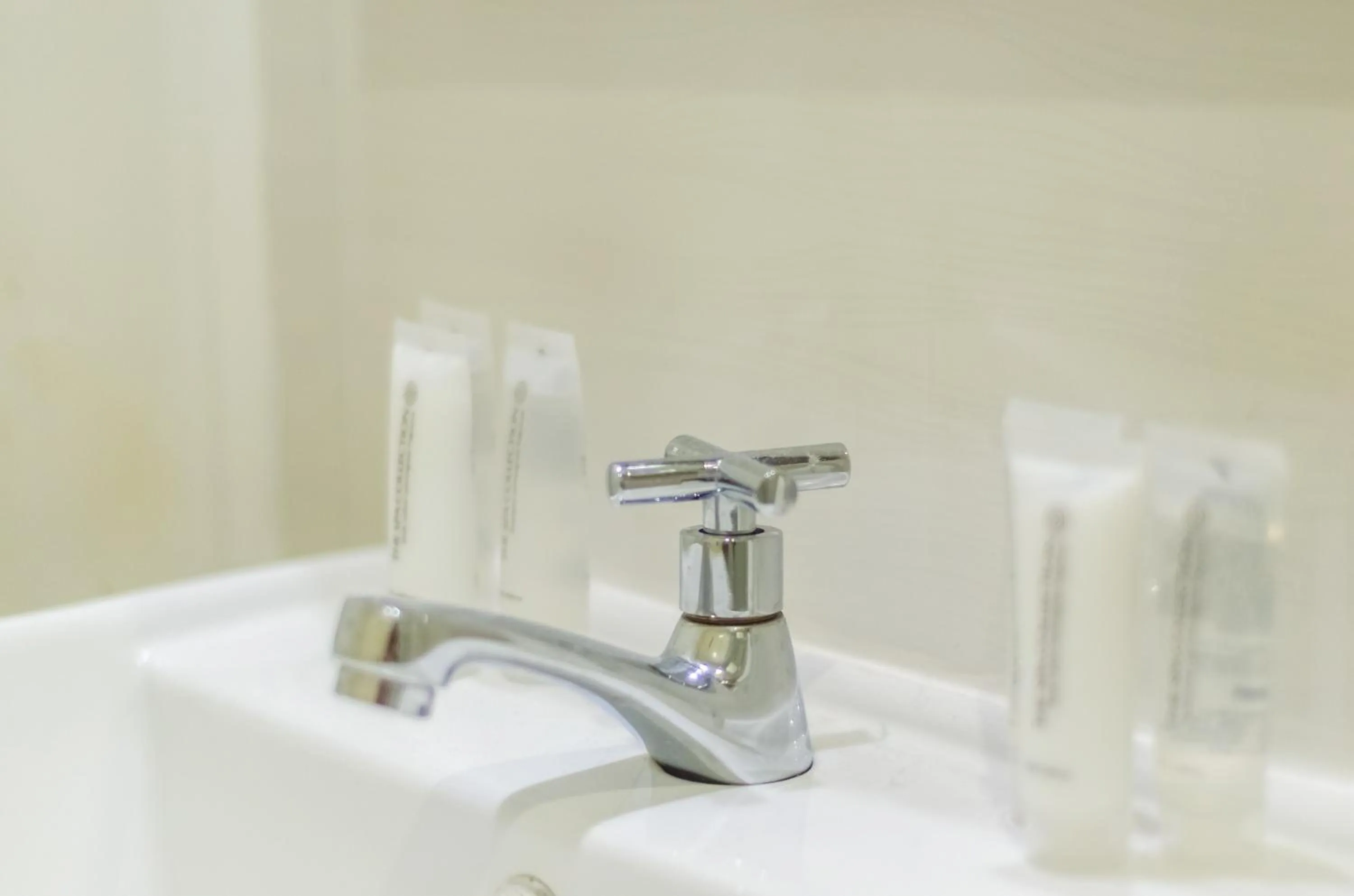 Bathroom in Bed & Bike Curacao - Pietermaai