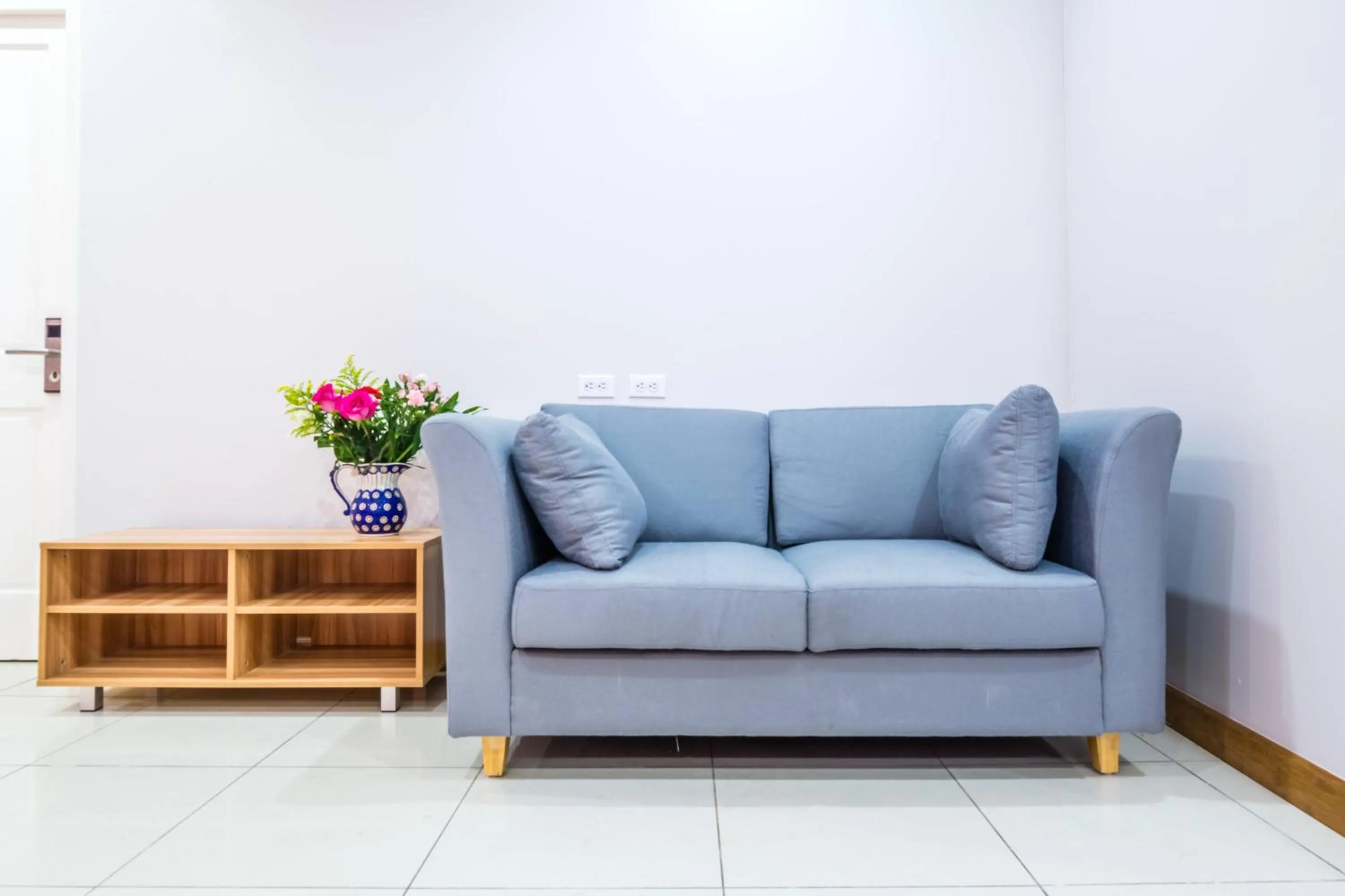 Communal lounge/ TV room in Bed & Bike Curacao - Pietermaai