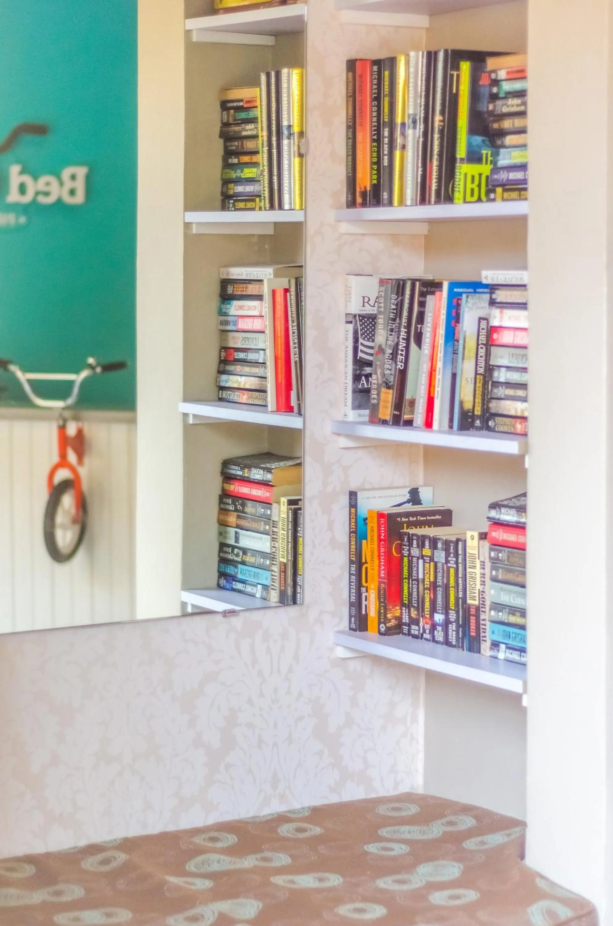 Communal lounge/ TV room in Bed & Bike Curacao - Pietermaai