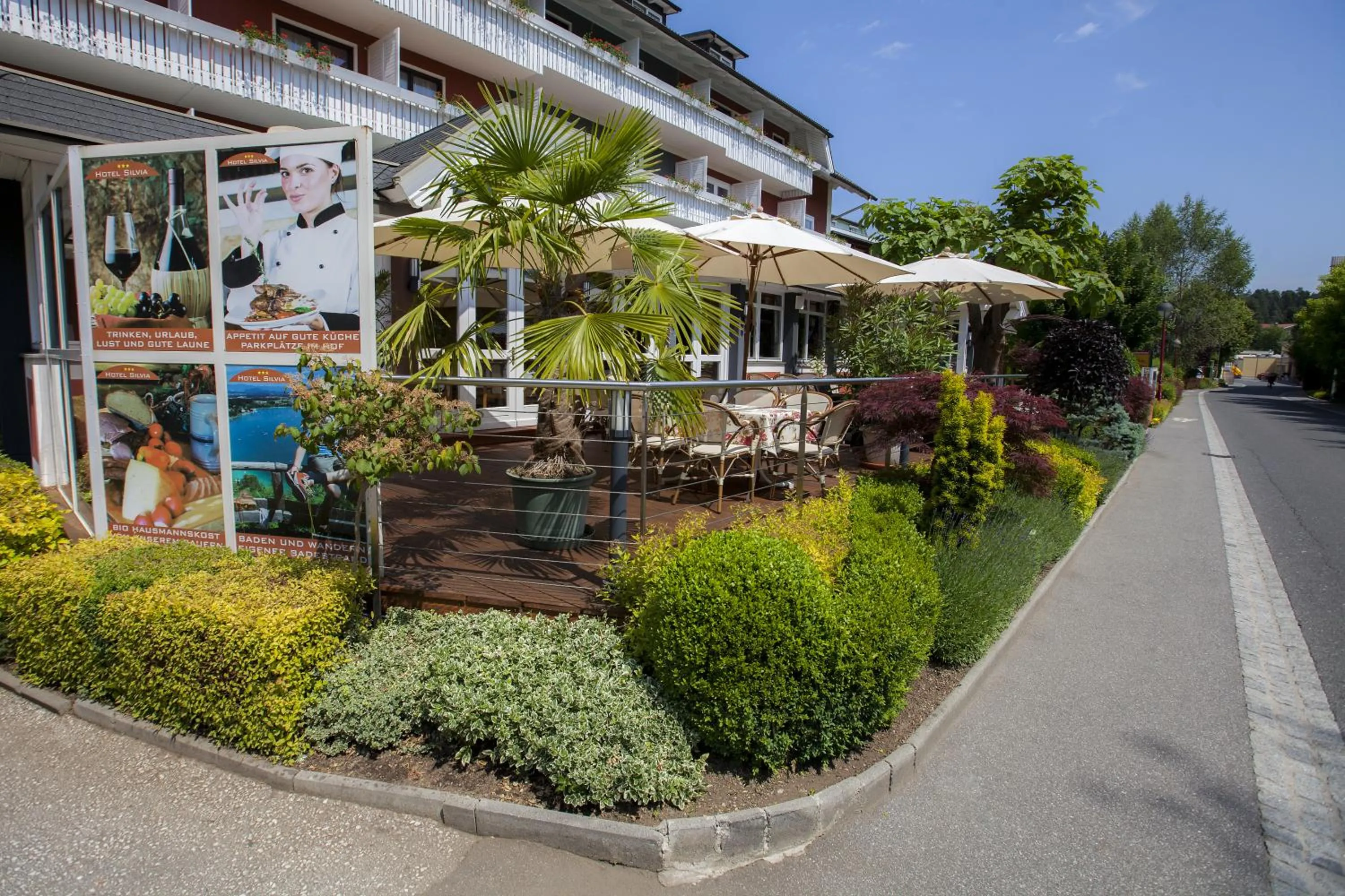 Facade/entrance in Hotel Silvia