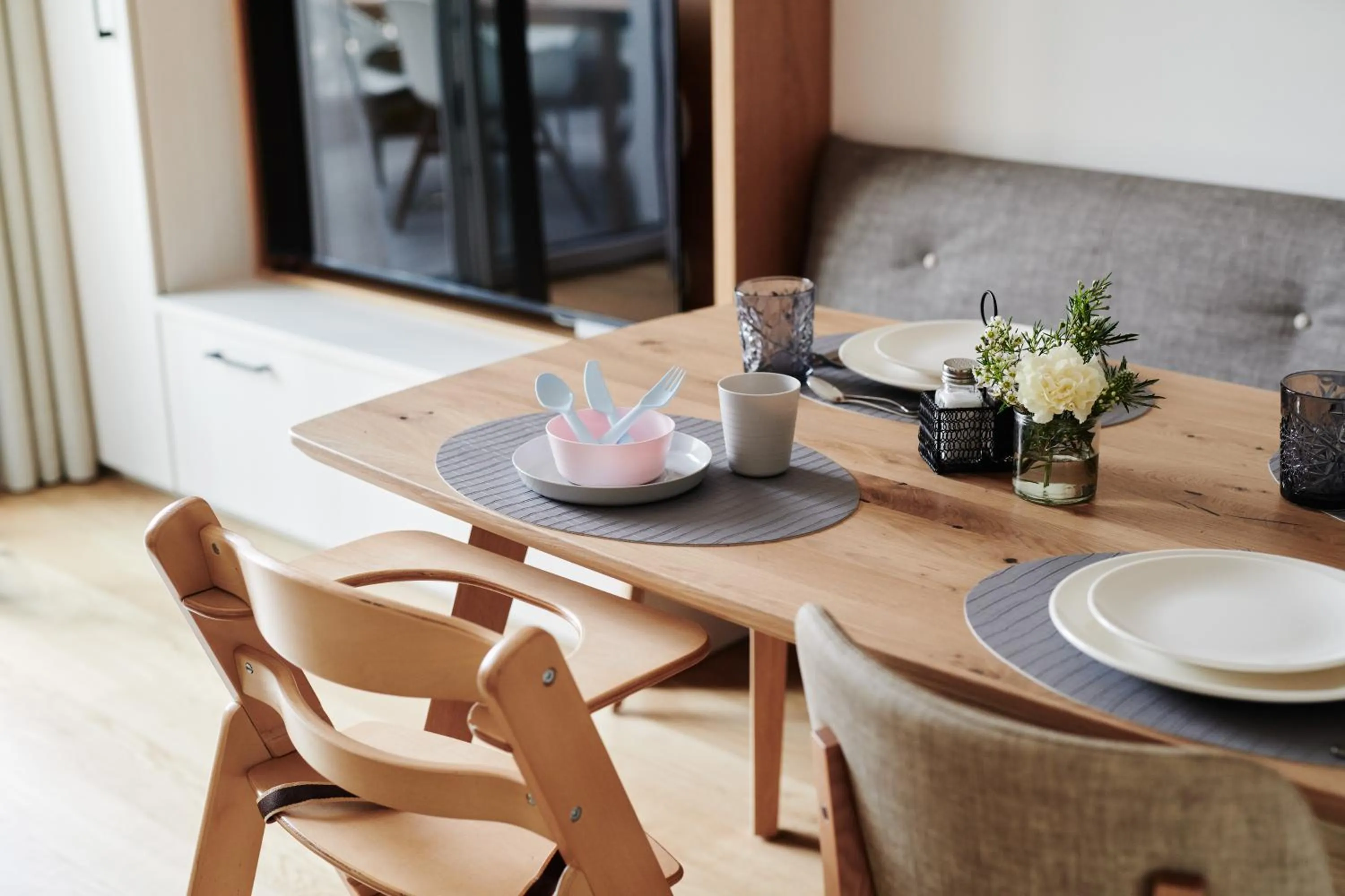 Dining area in HOMEBOUND APARTMENTS Salzburg City I - contactless check-in