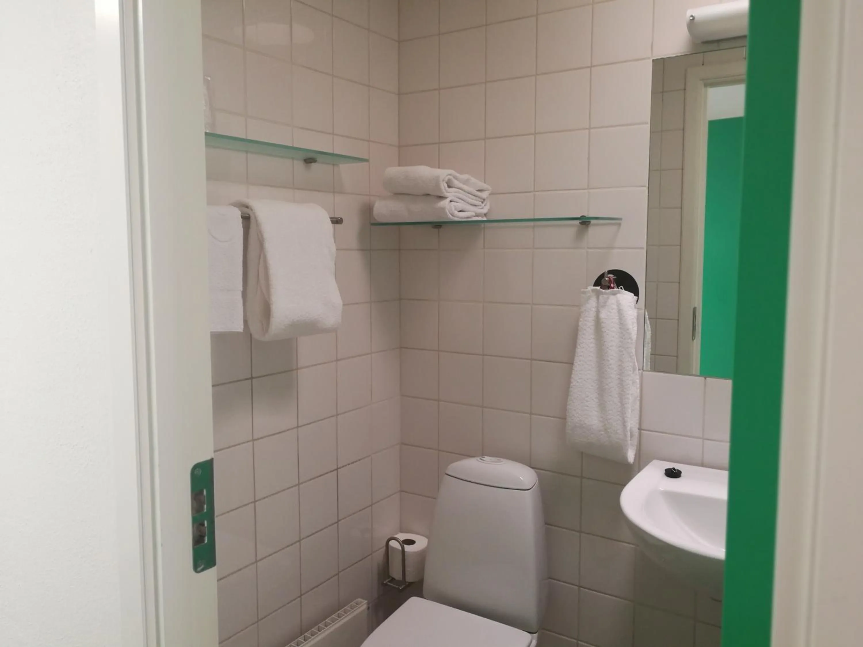 Bathroom in Gl. Avernæs Sinatur Hotel & Konference