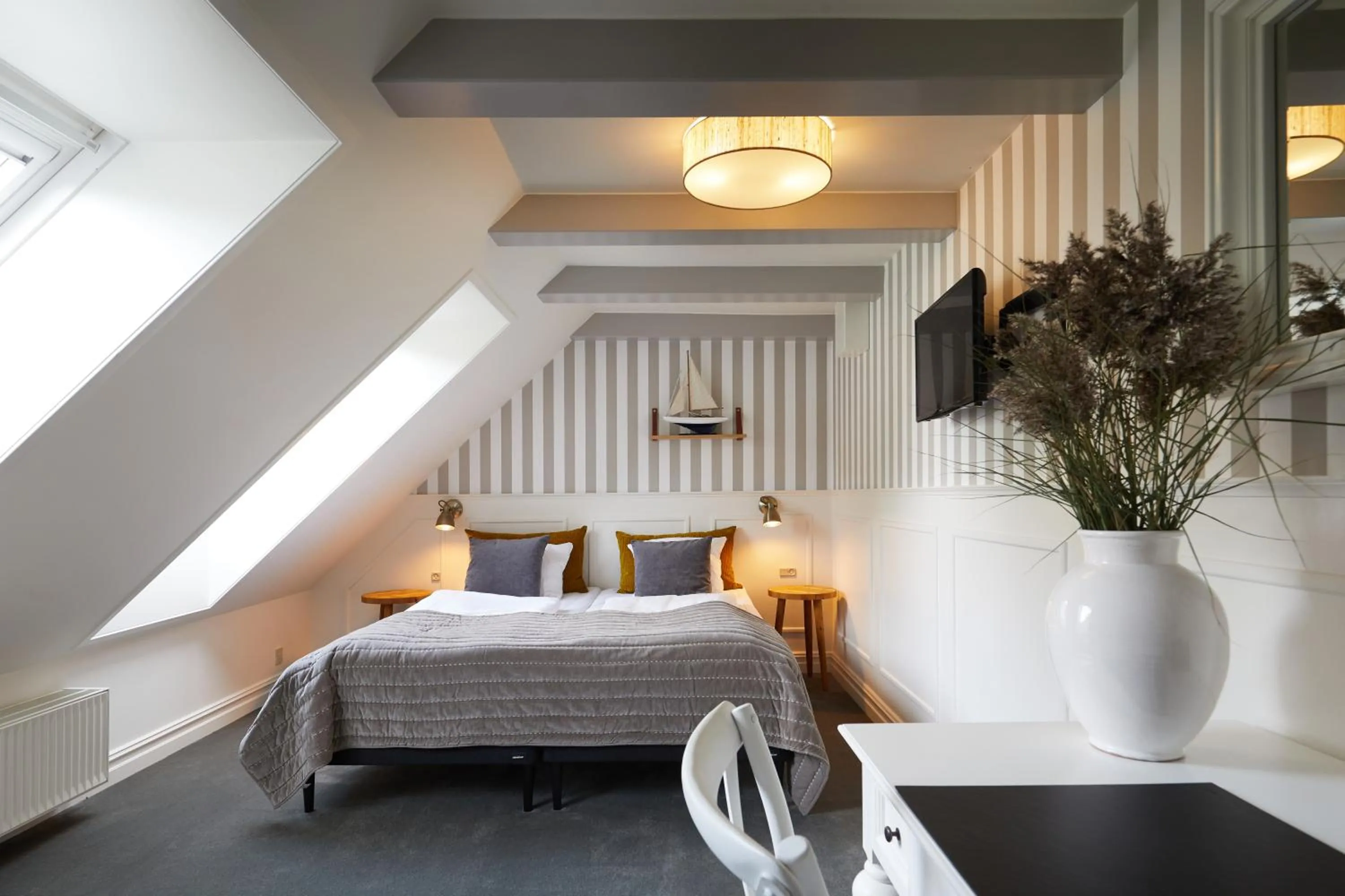 Bedroom, Bed in Gl. Avernæs Sinatur Hotel & Konference