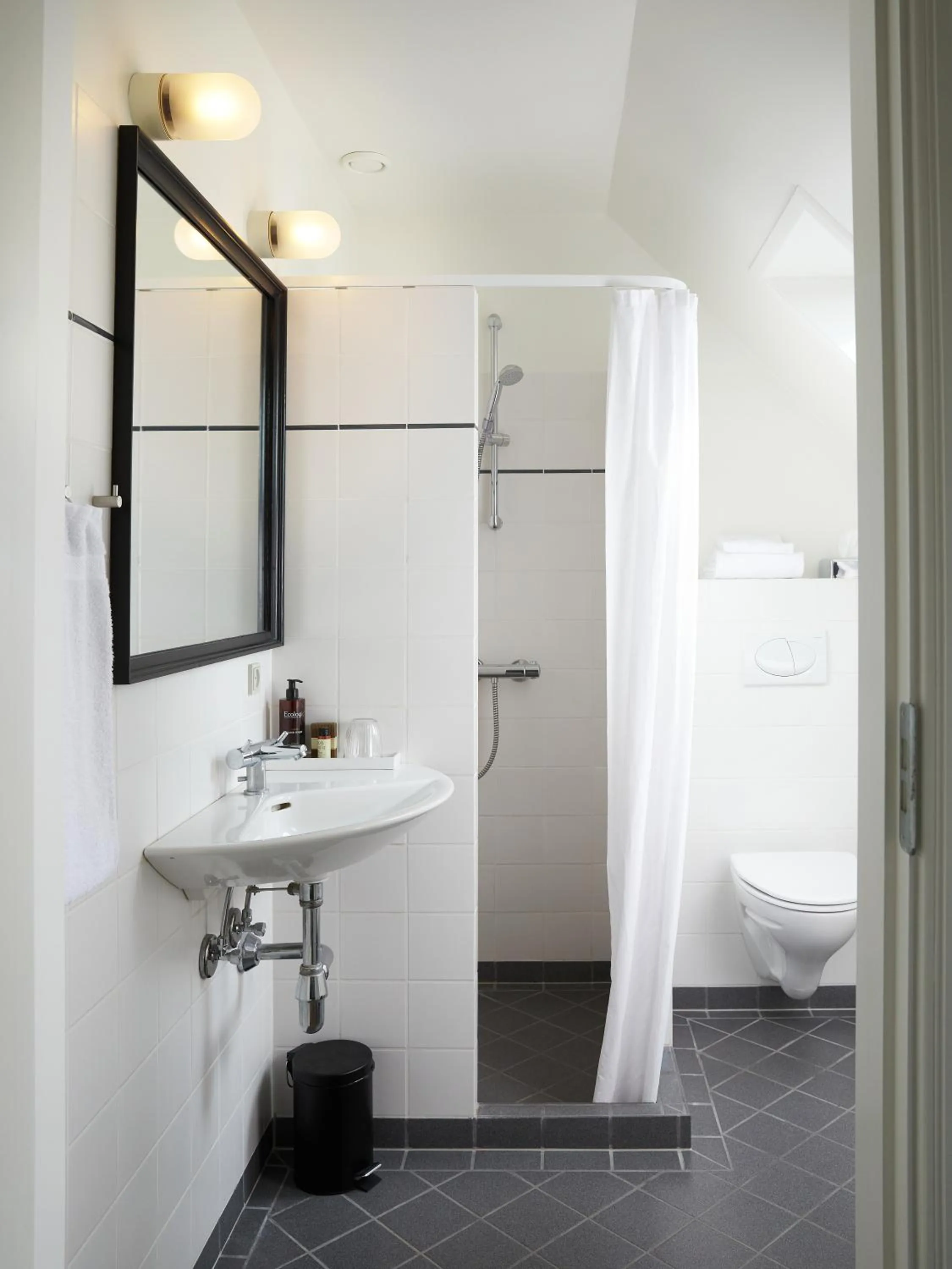 Bathroom in Gl. Avernæs Sinatur Hotel & Konference