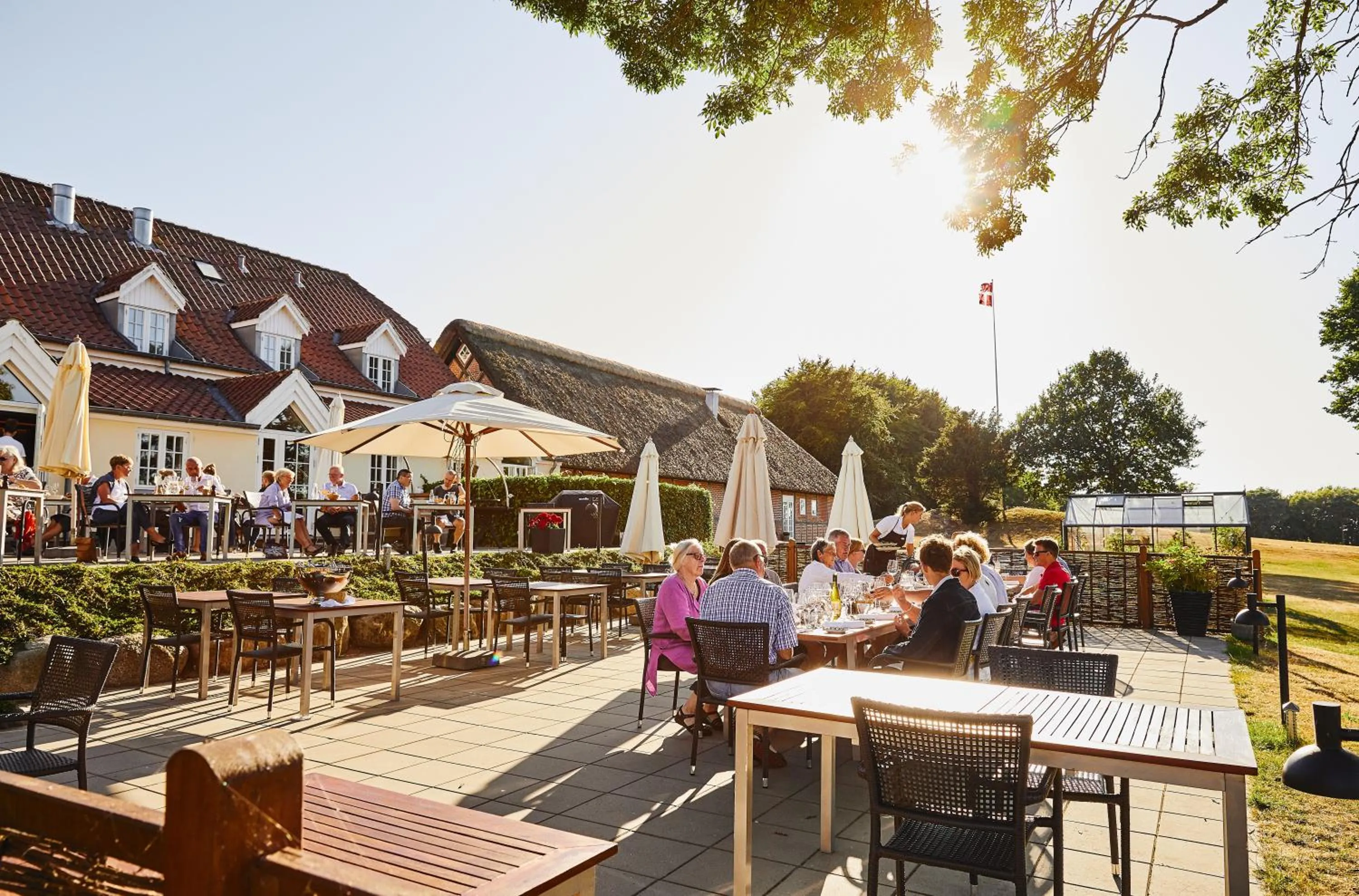 Restaurant/places to eat in Gl. Avernæs Sinatur Hotel & Konference