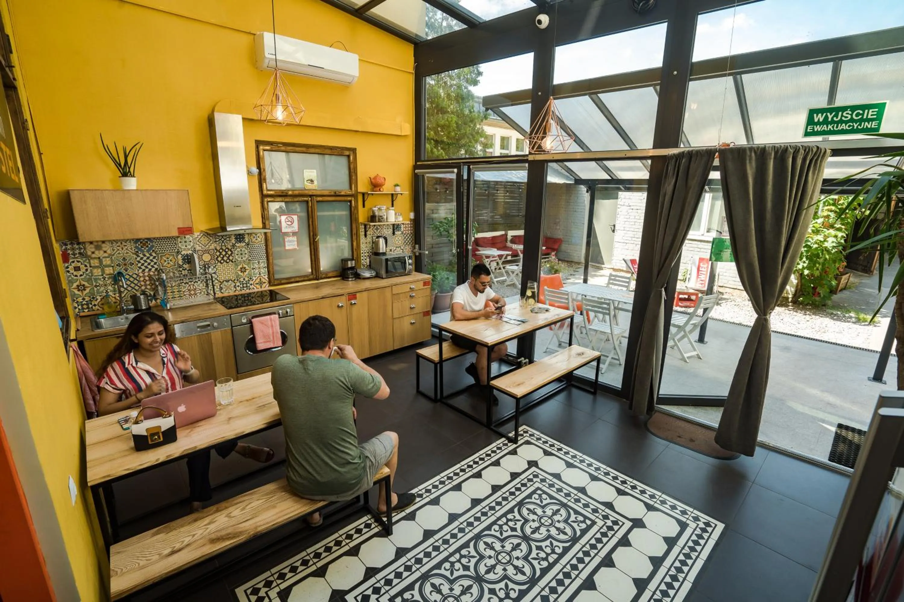 Communal kitchen in Oki Doki OLD TOWN