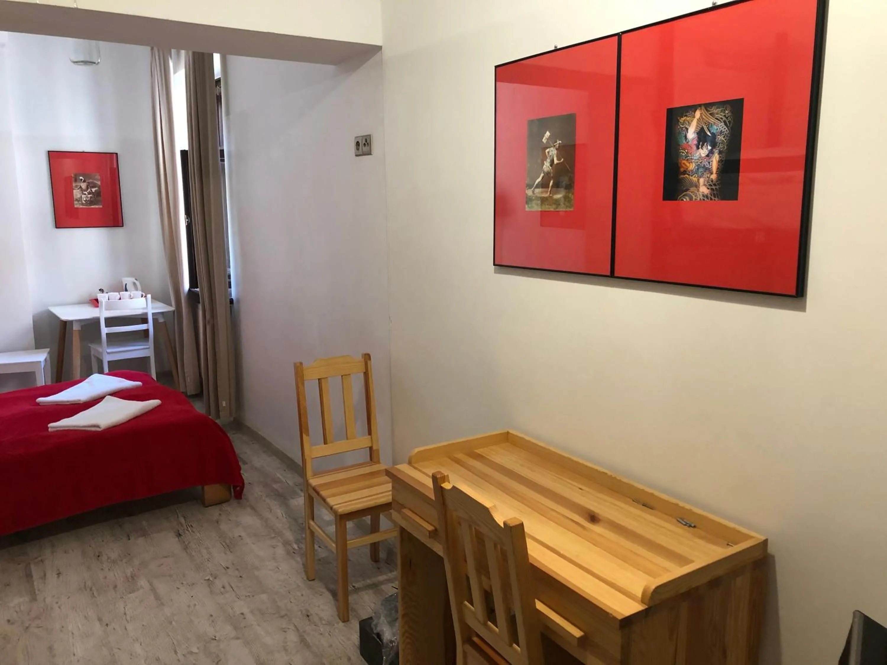 Seating area, Bed in Oki Doki OLD TOWN