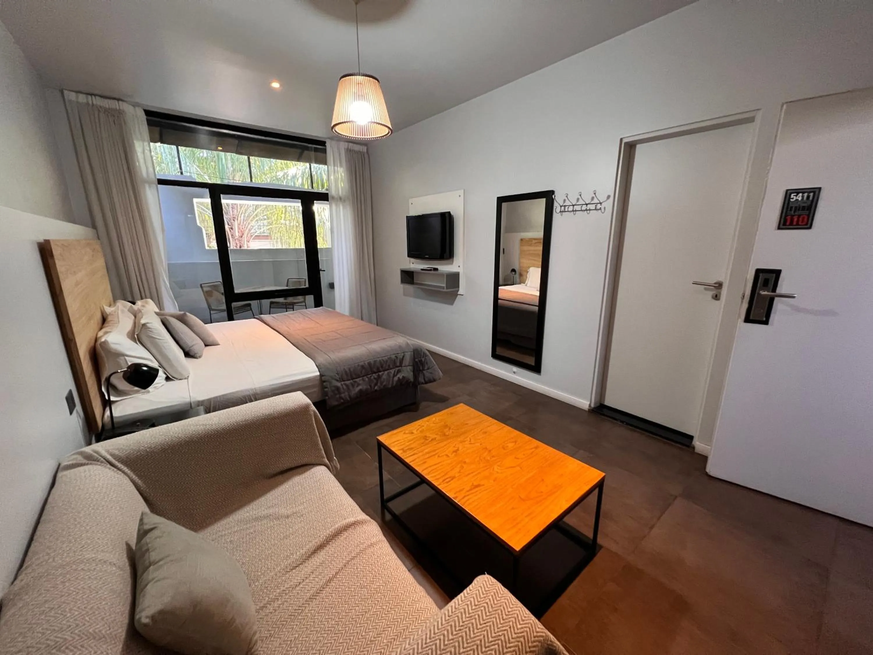 Property building, Bed in 5411 Soho Hotel