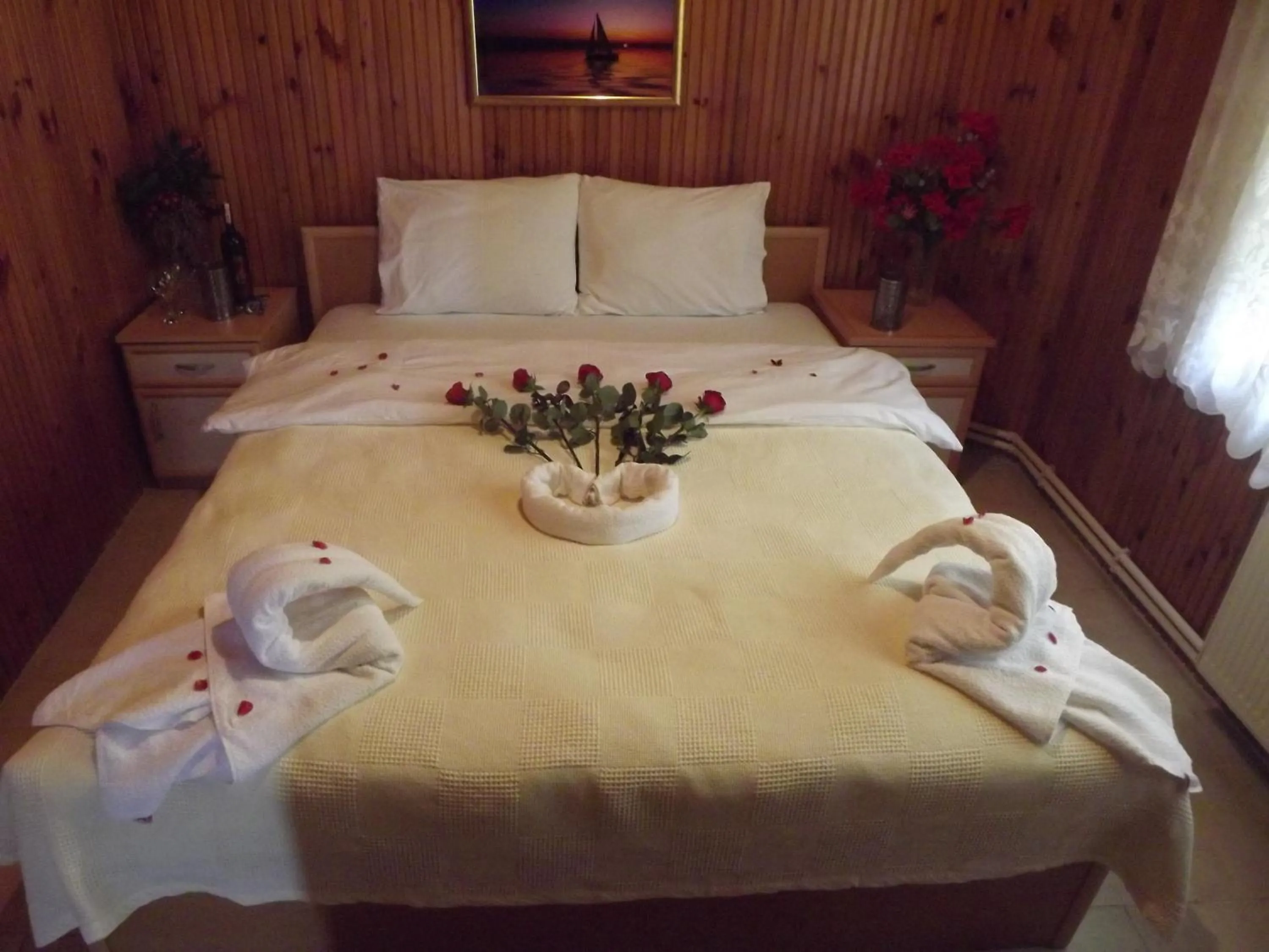 Bed in Hamsilos Apart Hotel