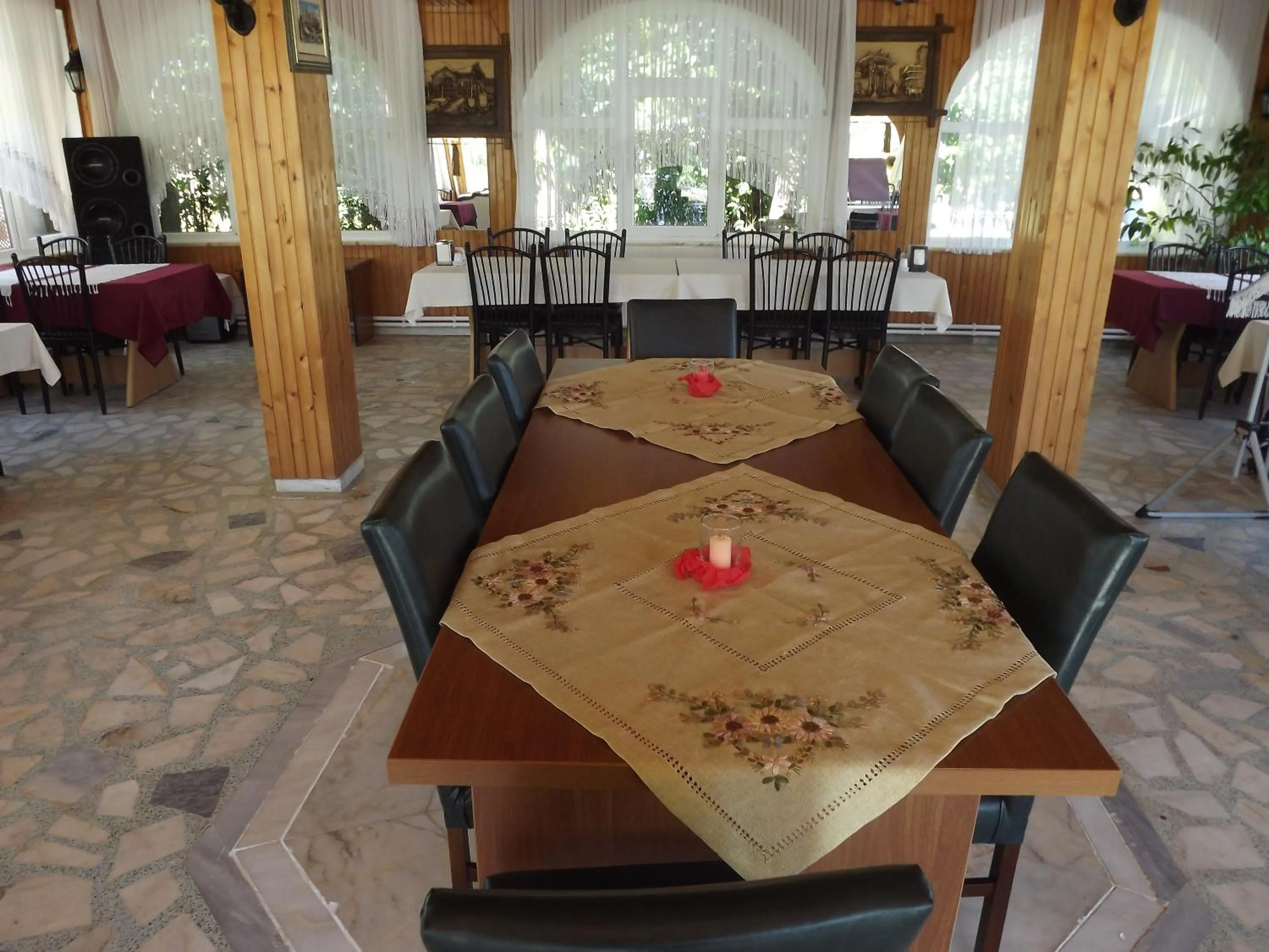 Restaurant/places to eat in Hamsilos Apart Hotel