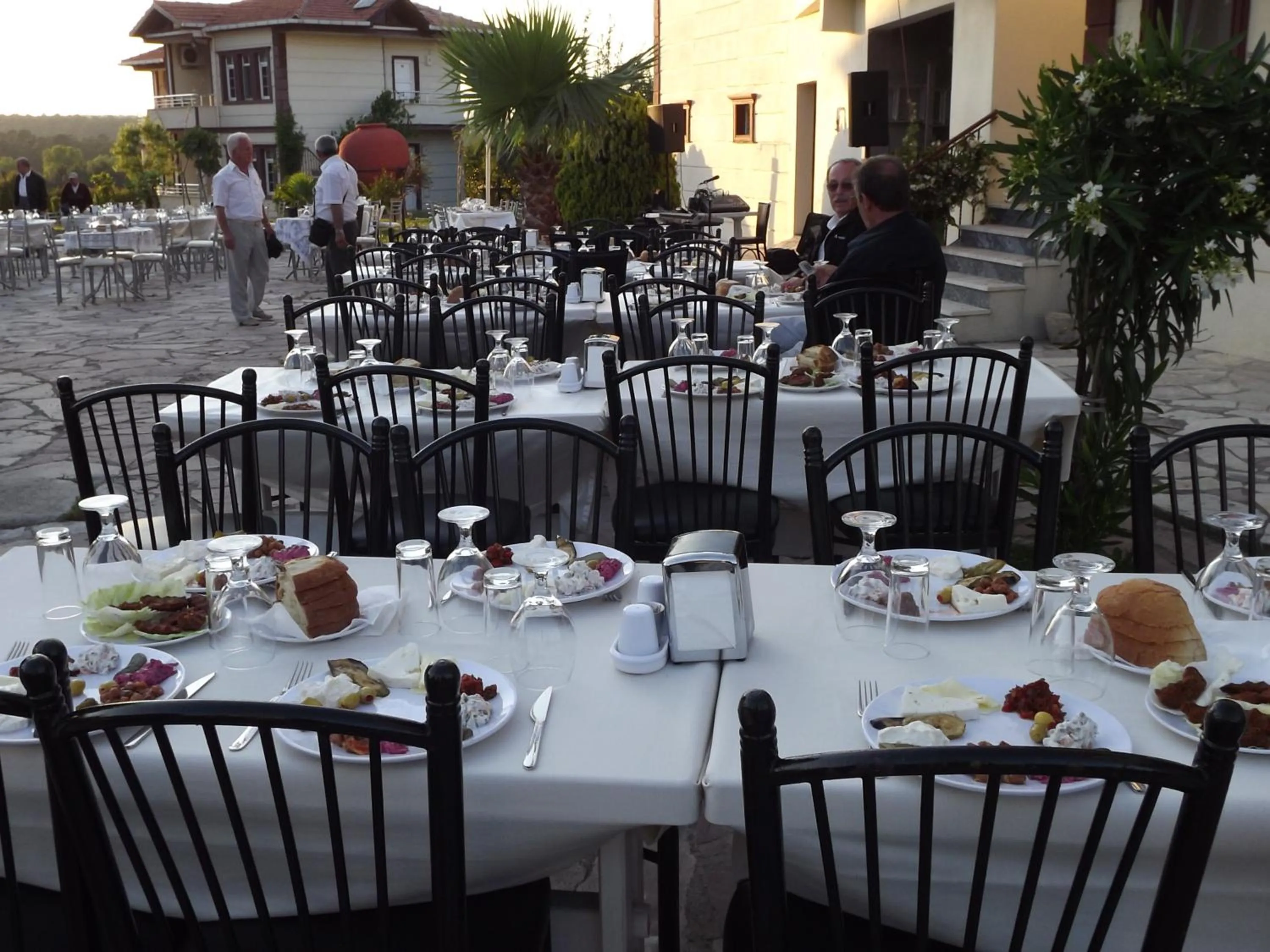 Restaurant/places to eat in Hamsilos Apart Hotel