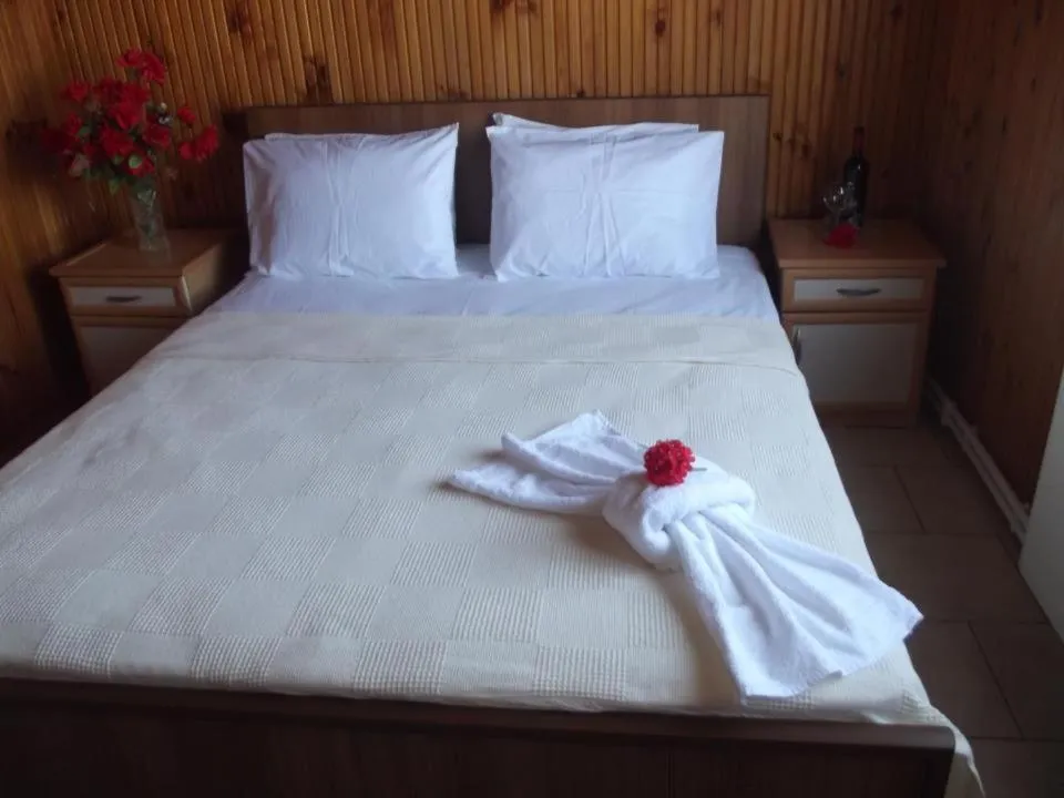 Bed in Hamsilos Apart Hotel