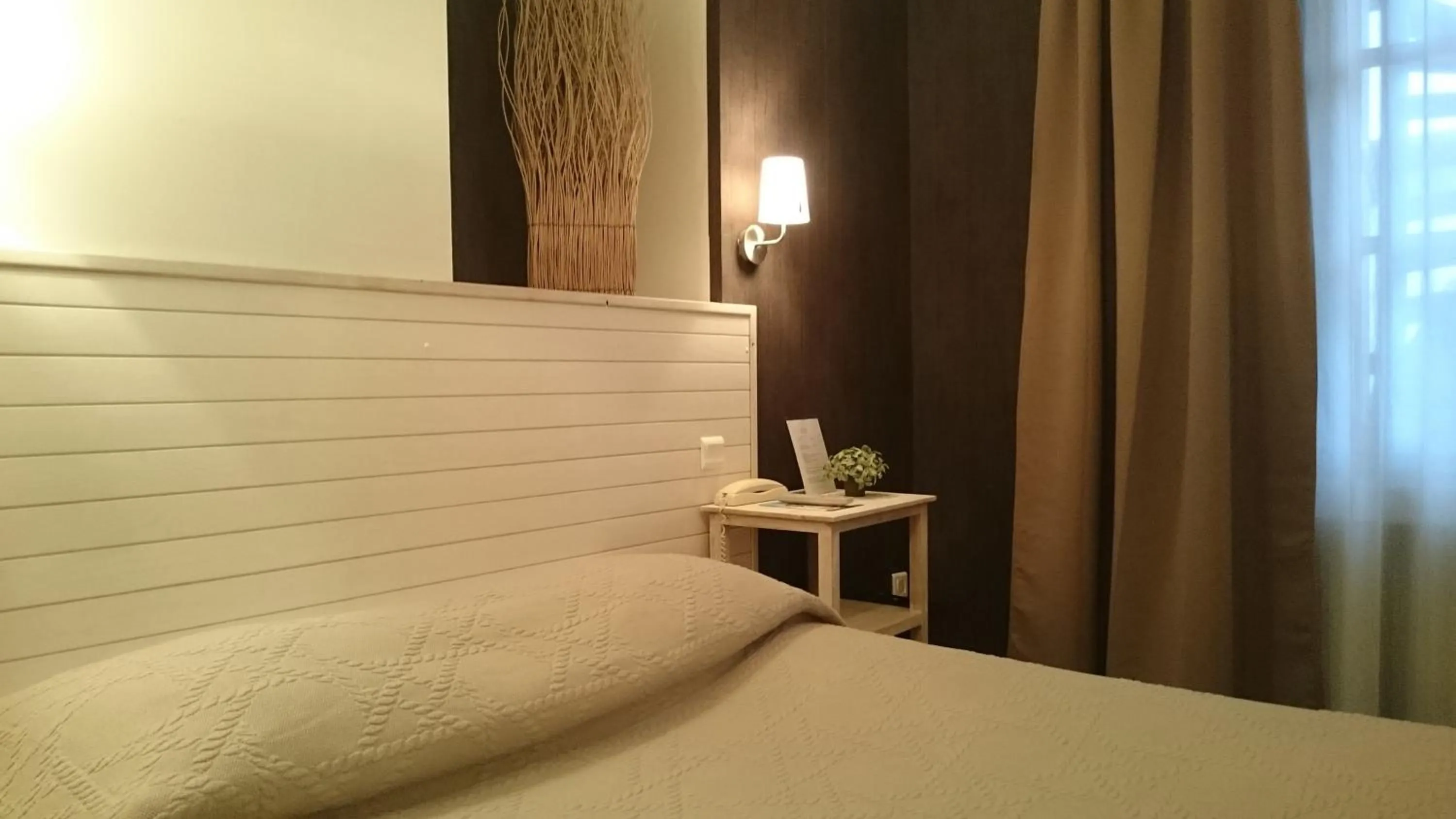 Bedroom, Bed in Hôtel de l'Océan