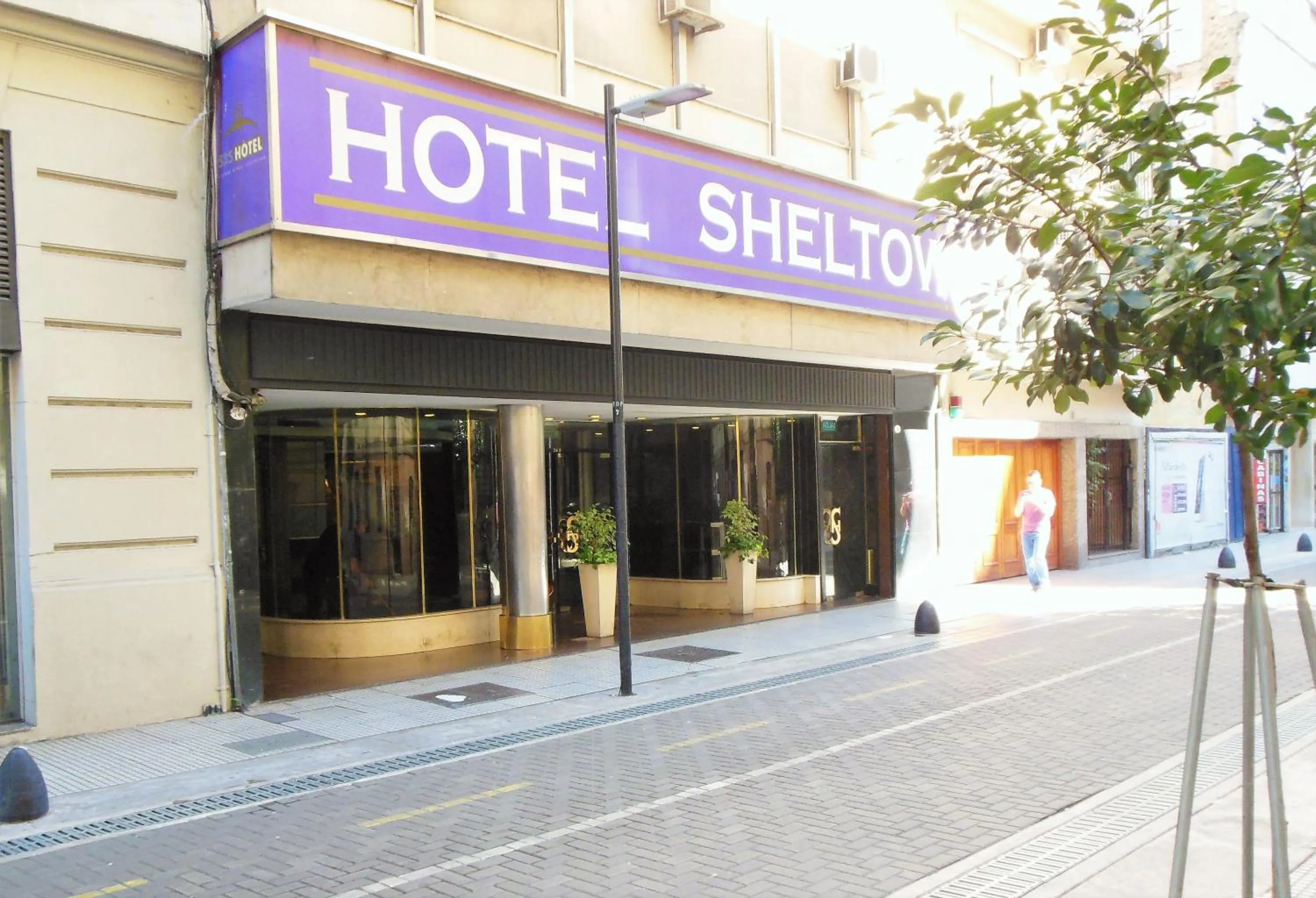 Facade/entrance in Hotel Sheltown