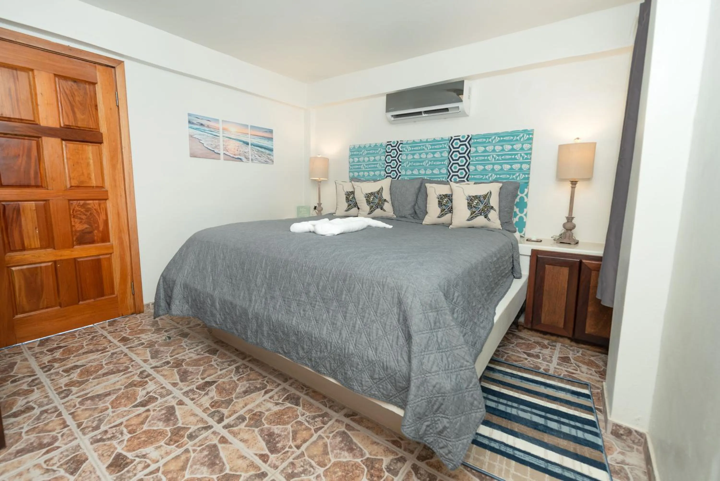 Bedroom, Bed in Bella Vista Resort Belize