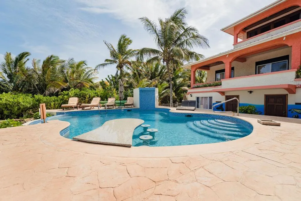 Swimming pool in Bella Vista Resort Belize
