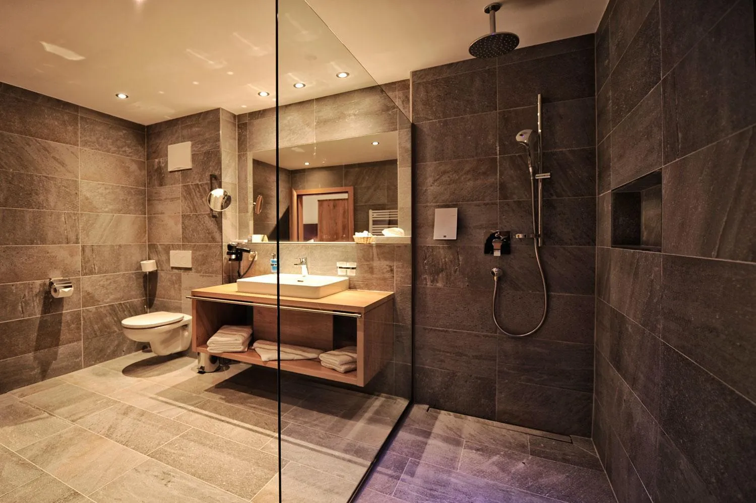 Shower in Hotel Dorfstadl