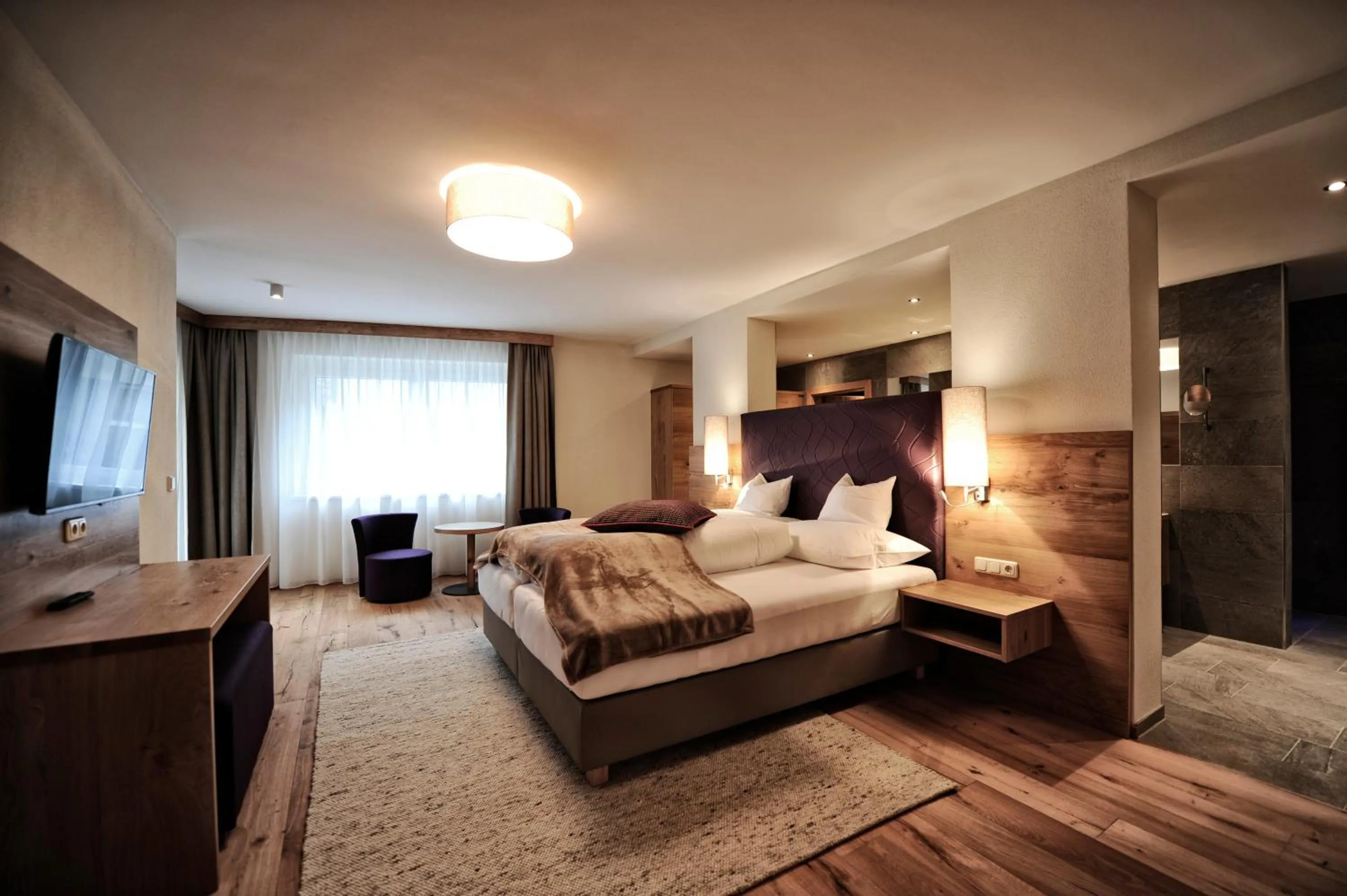 Bathroom, Bed in Hotel Dorfstadl