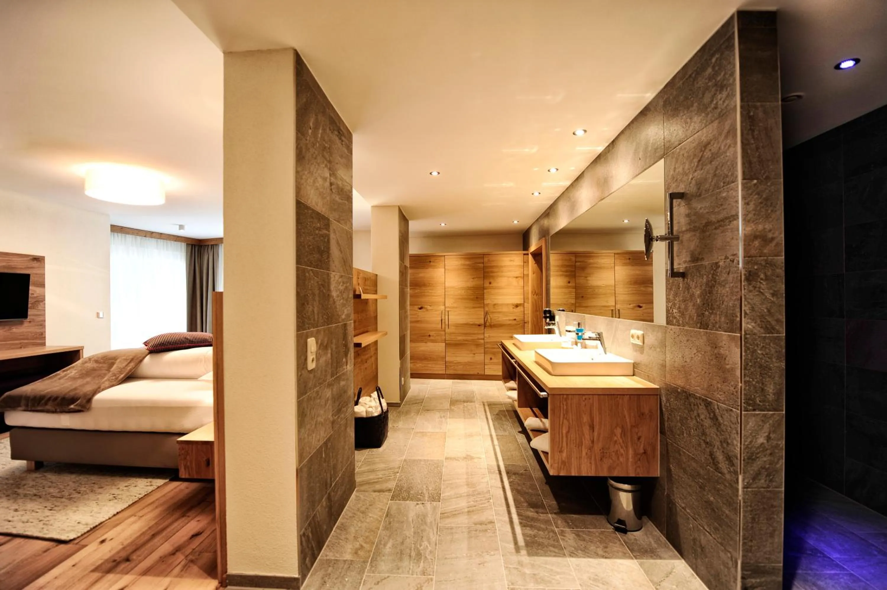 Bathroom, Bed in Hotel Dorfstadl