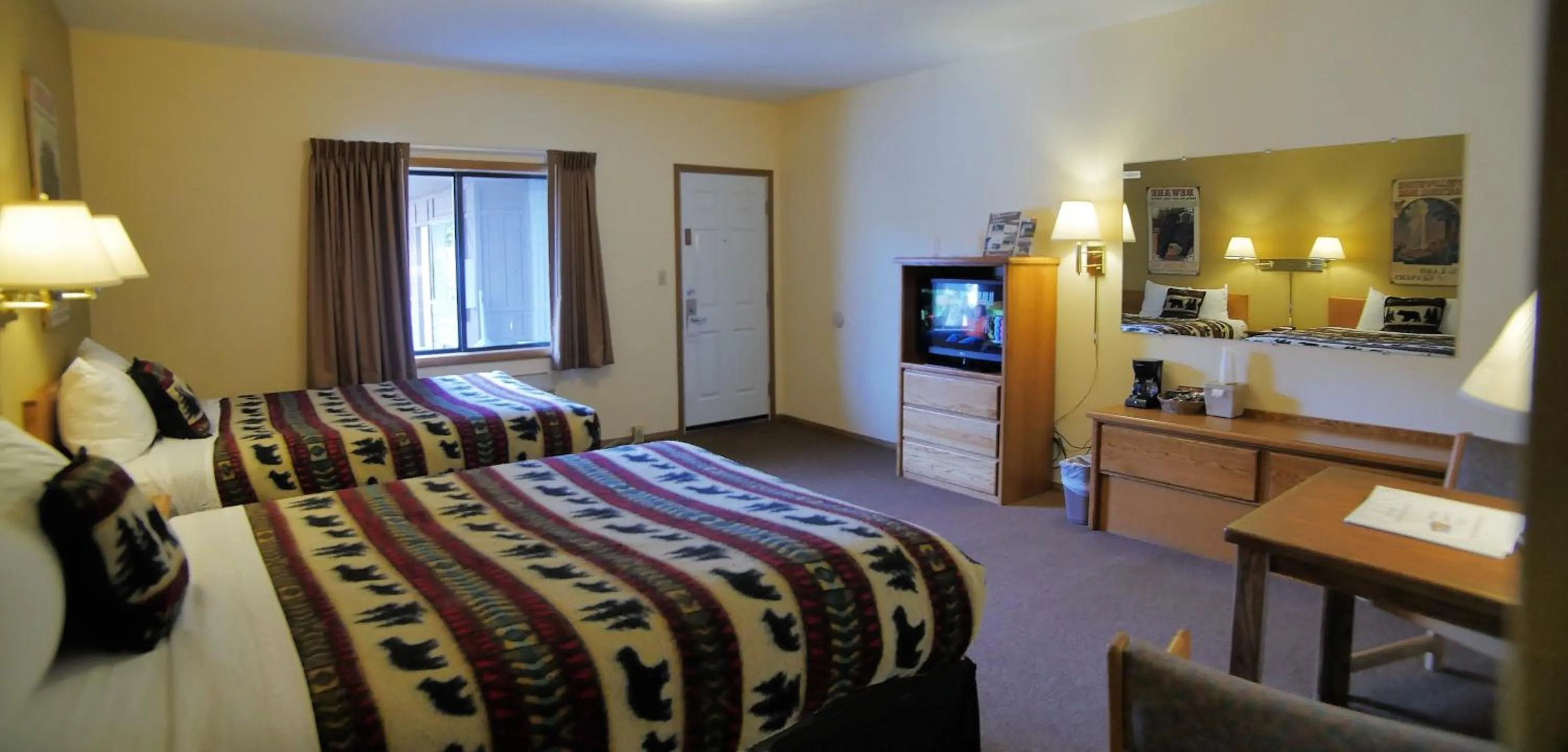 Photo of the whole room, Bed in City Center Motel