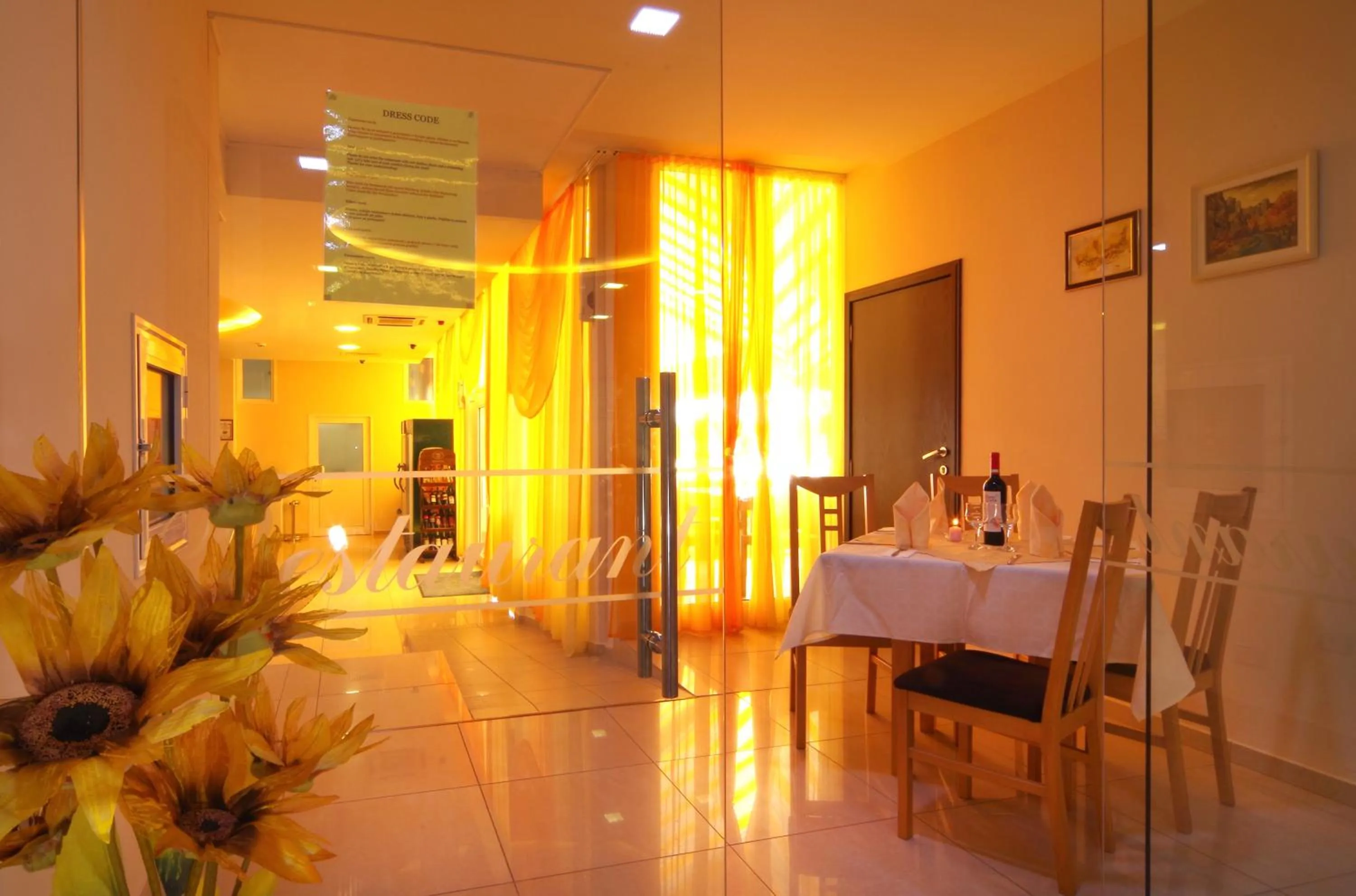 Restaurant/places to eat in Hotel Plamena Palace