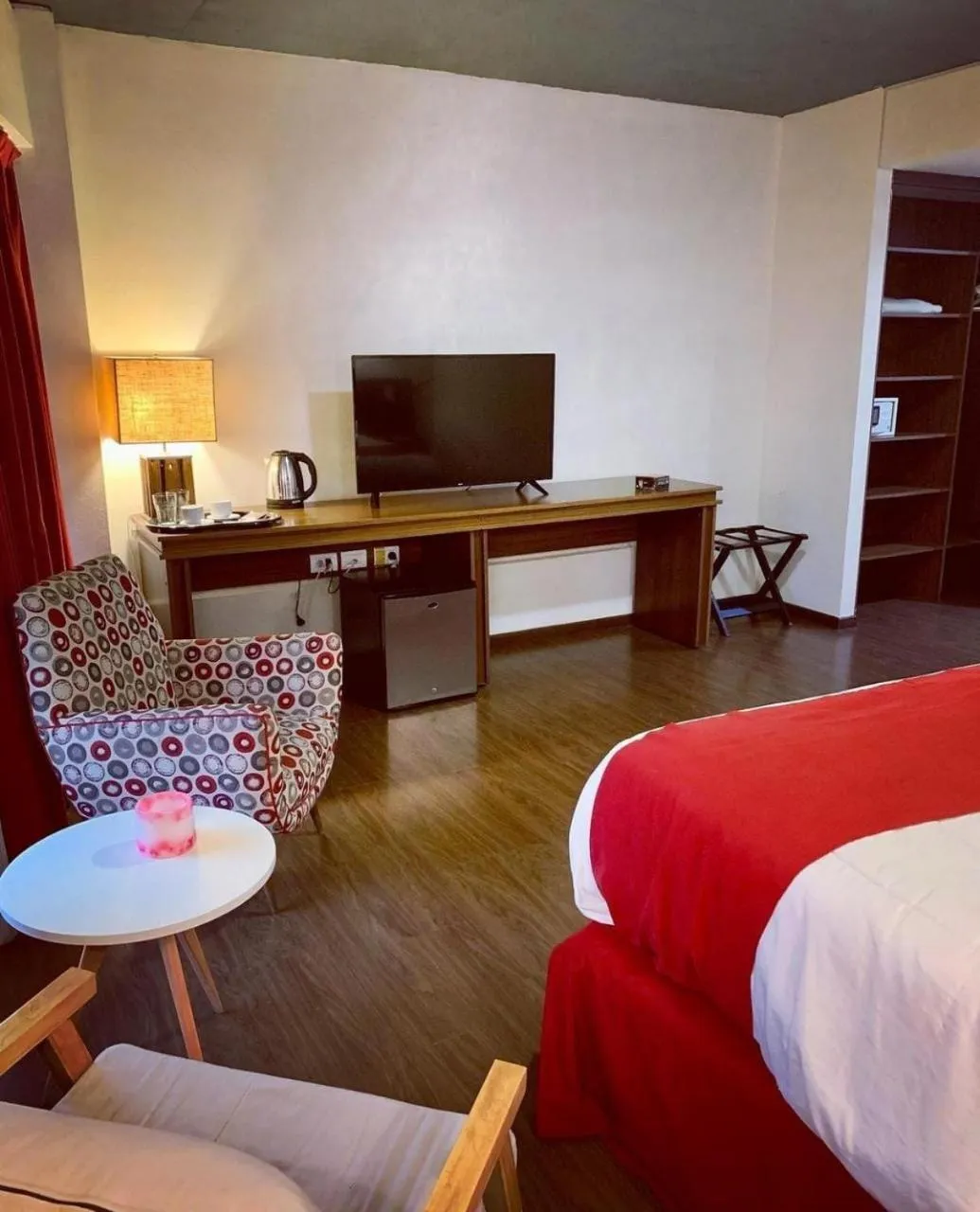 Communal lounge/ TV room, Bed in First Palermo Hotel