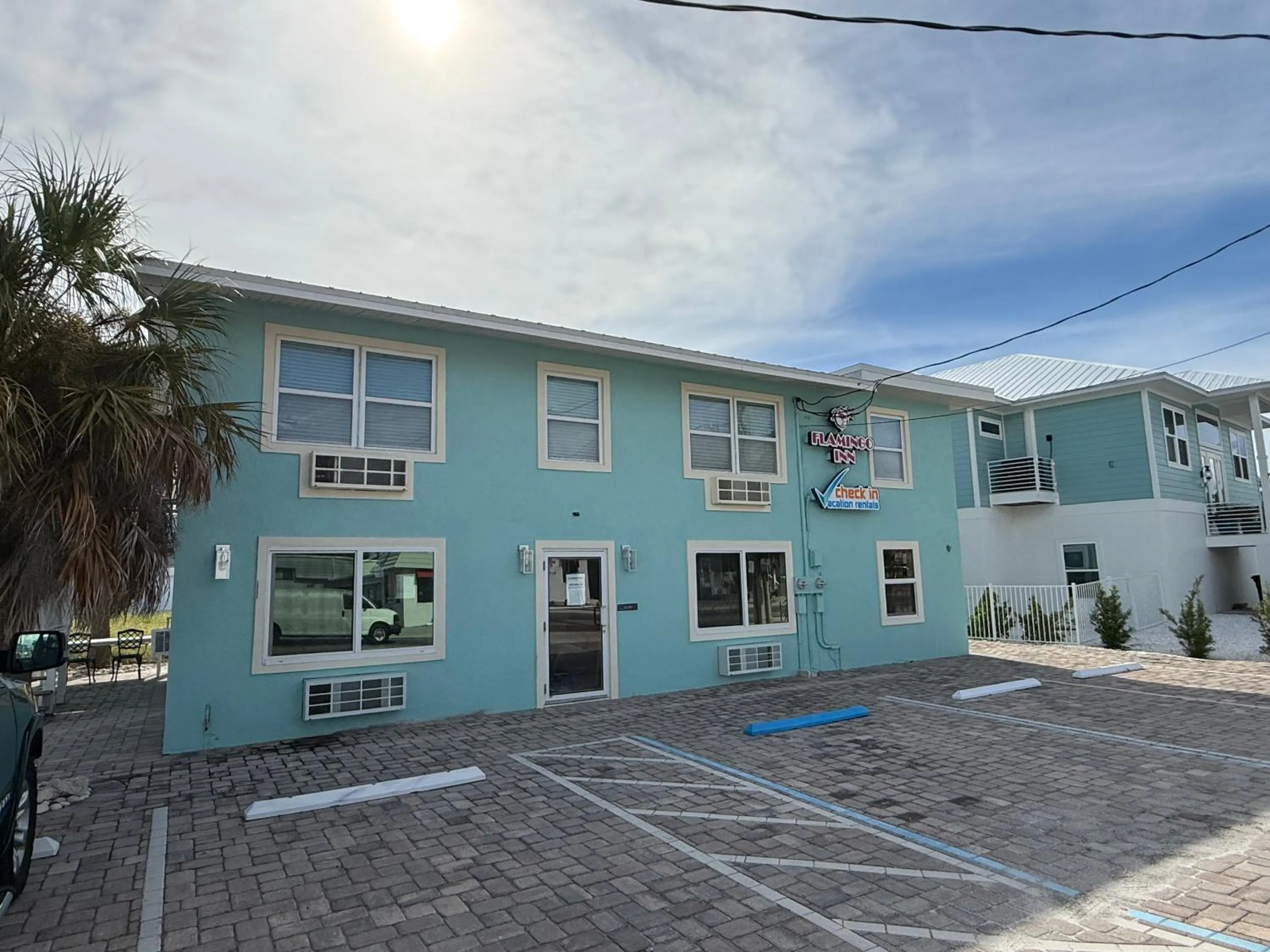 Property building in Flamingo Inn