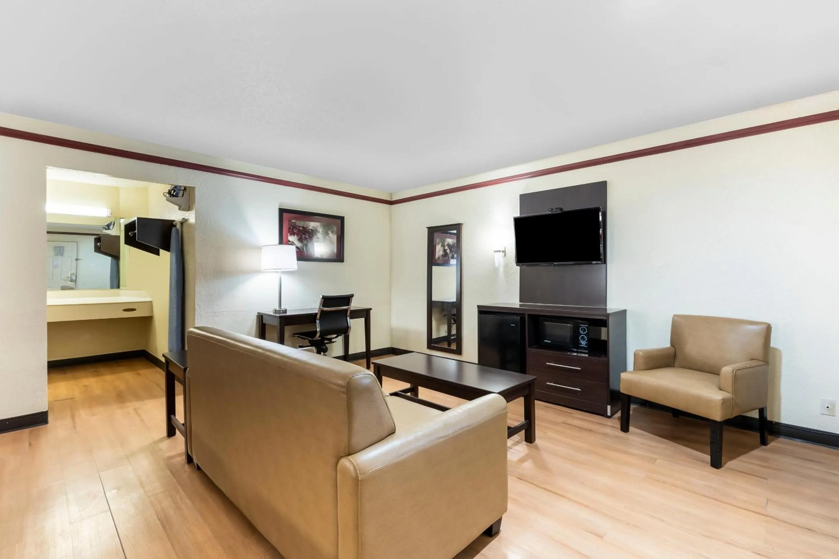 Bedroom in OYO Hotel Tulsa N Sheridan Rd & Airport