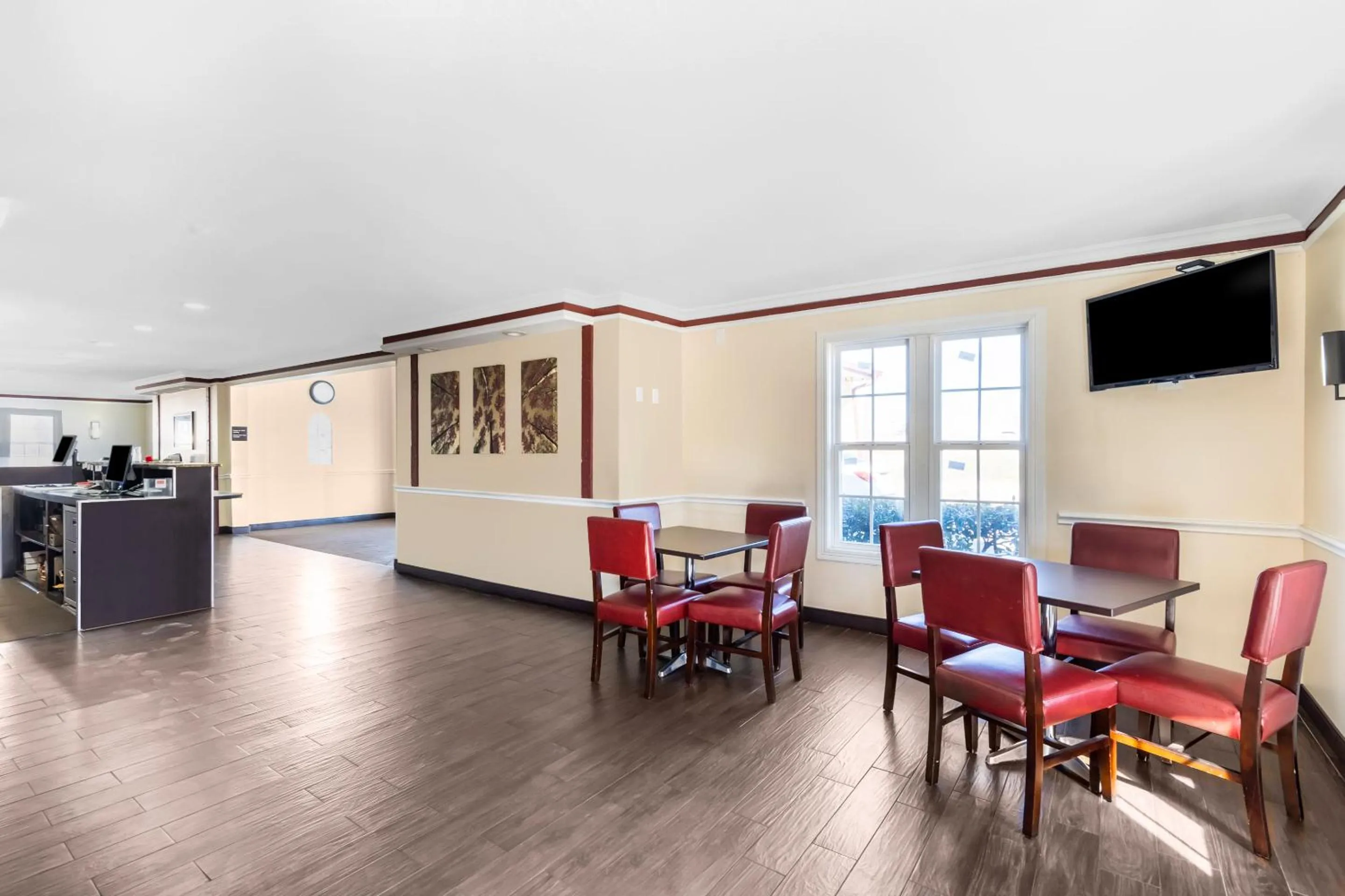 Lobby or reception in OYO Hotel Tulsa N Sheridan Rd & Airport